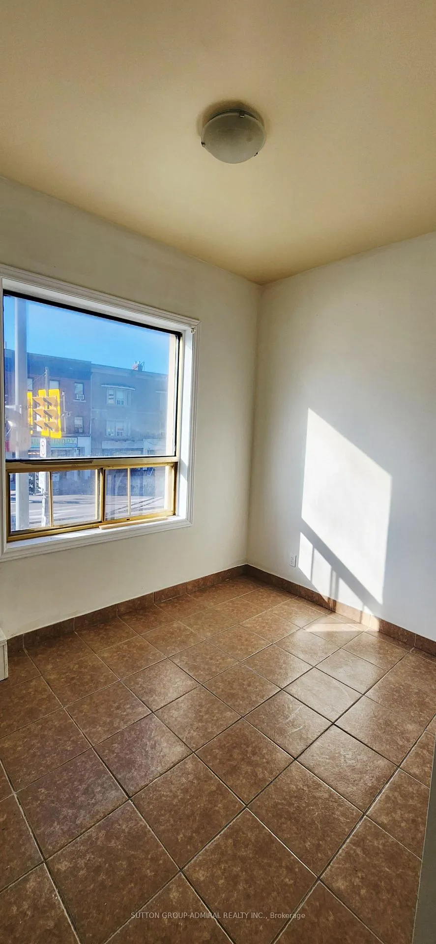 Photo 6 of Unit Upper, 1040A St Clair Avenue, Toronto, Oakwood Village — HOMEH
