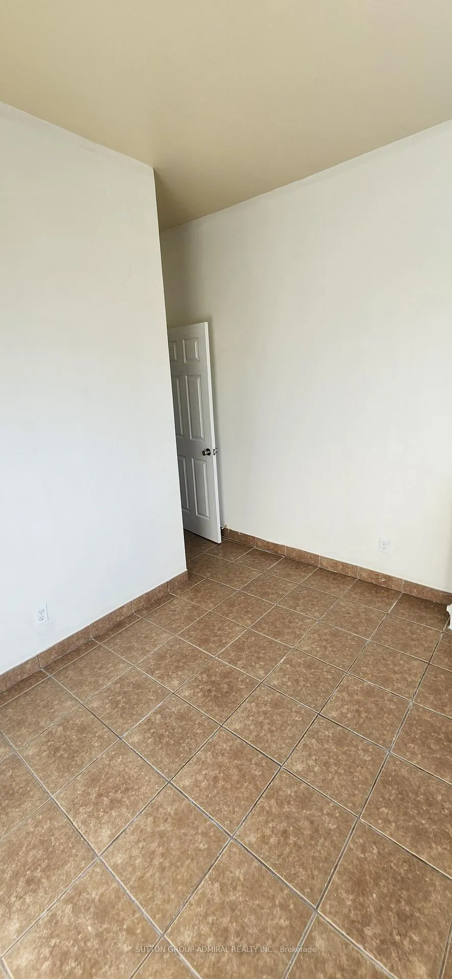 Photo 7 of Unit Upper, 1040A St Clair Avenue, Toronto, Oakwood Village — HOMEH