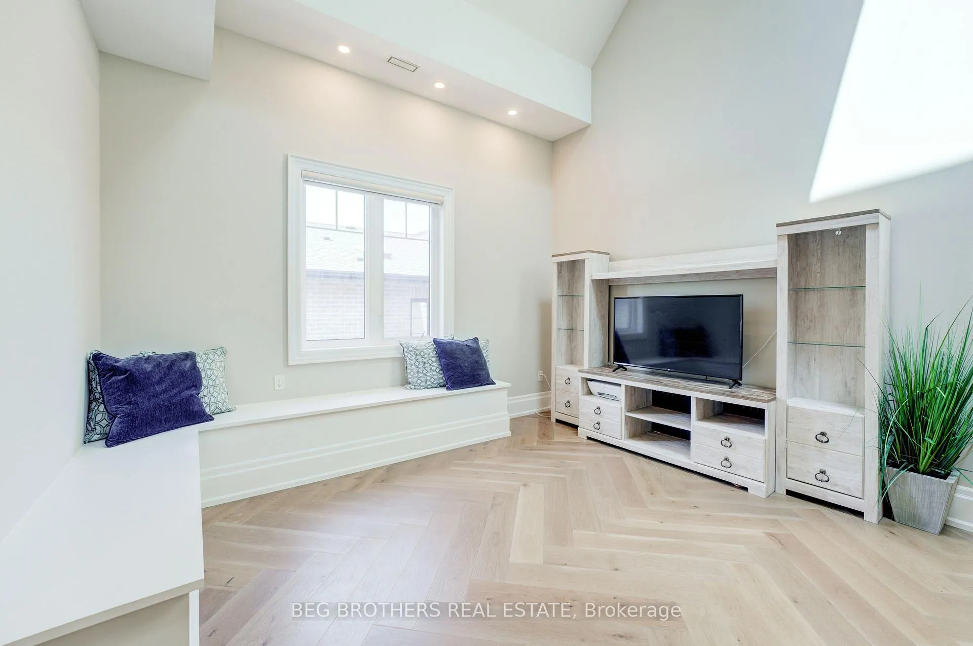 Photo 22 of 415 Sheppard Avenue, Pickering, Woodlands — HOMEH