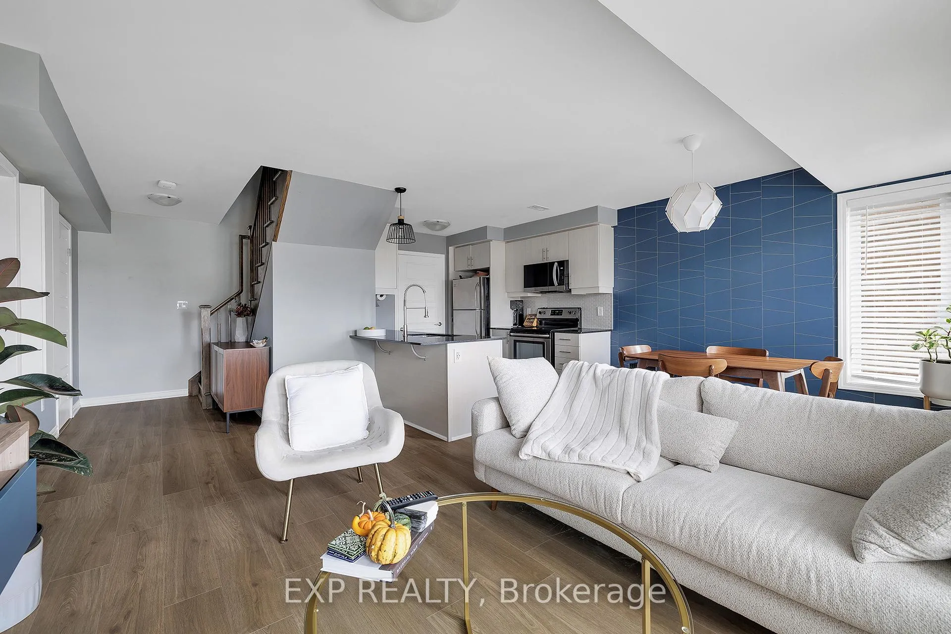 Photo 4 of 904 Apple Hill Lane, Kitchener — HOMEH