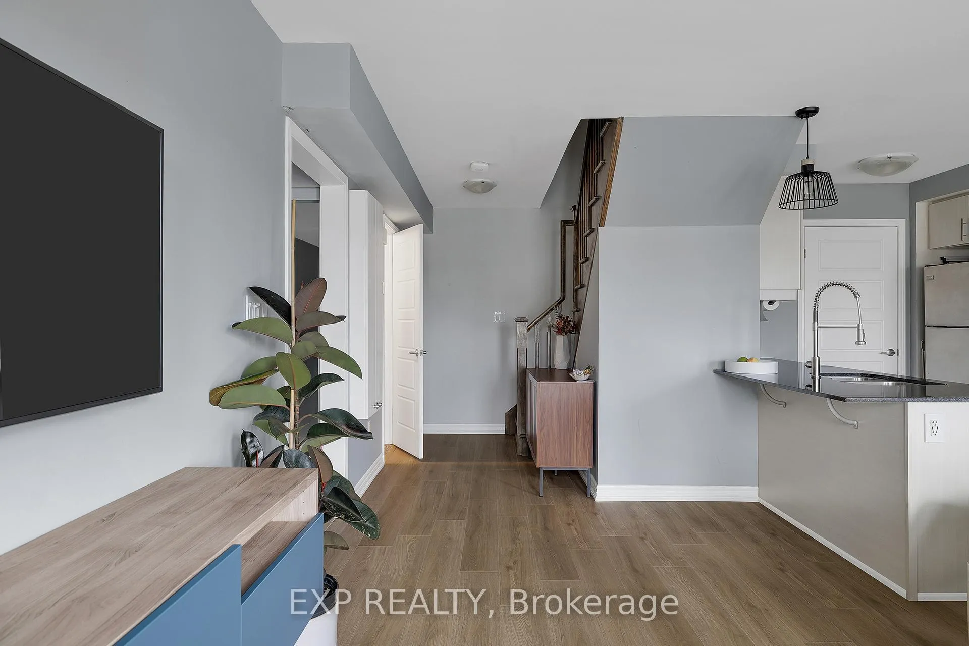 Photo 9 of 904 Apple Hill Lane, Kitchener — HOMEH