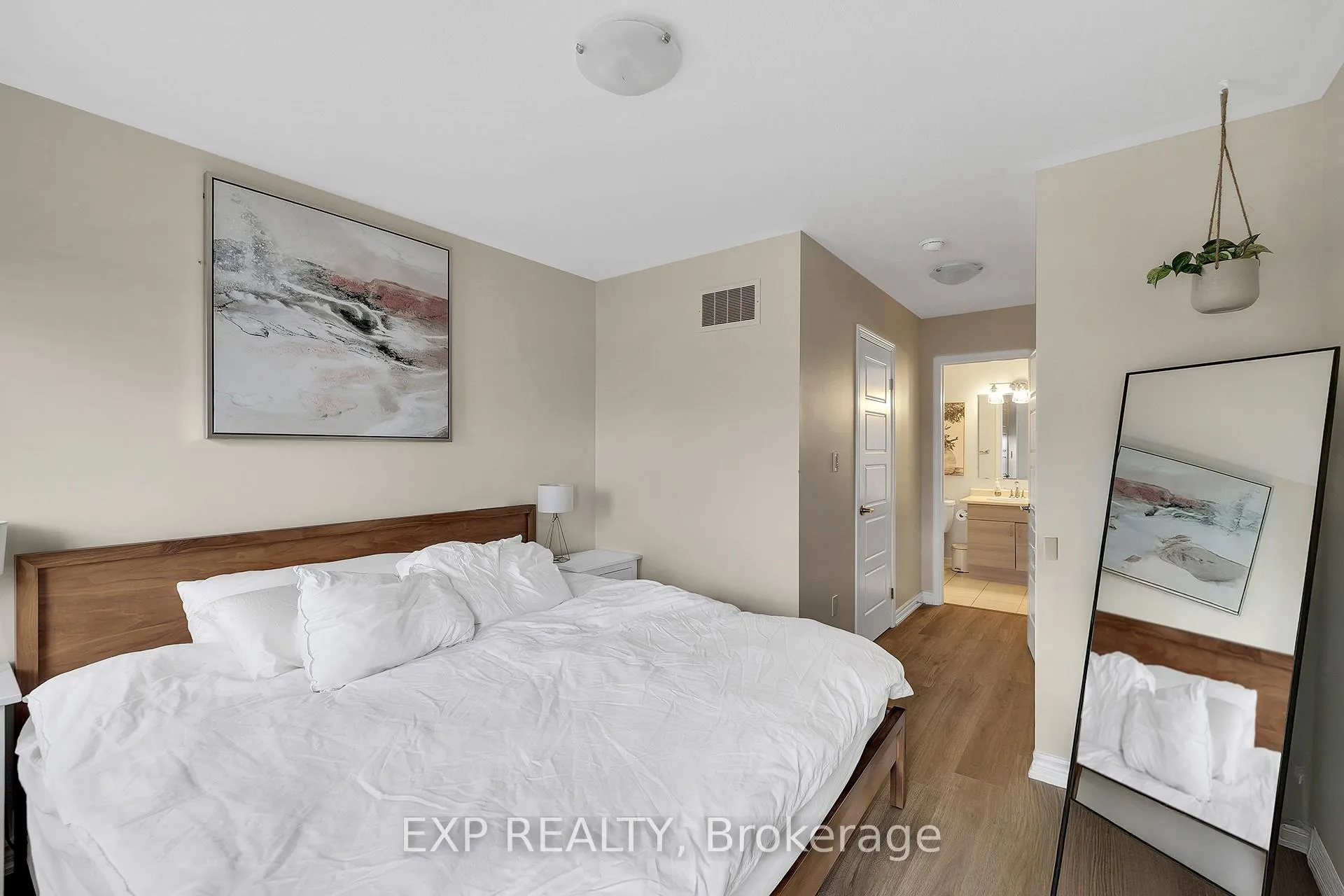 Photo 13 of 904 Apple Hill Lane, Kitchener — HOMEH