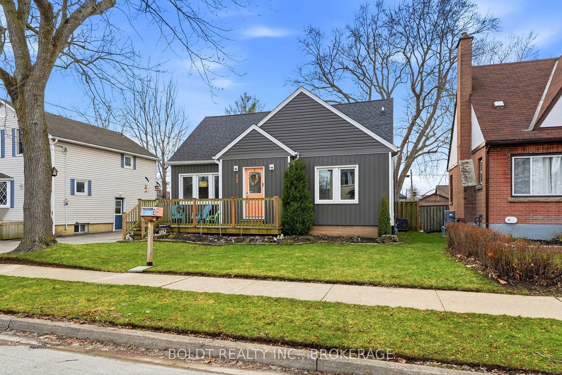 Photo 1 of 249 McAlpine Avenue S, Welland, Lincoln/Crowland — HOMEH