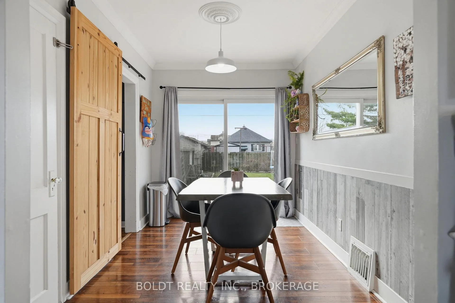 Photo 12 of 249 McAlpine Avenue S, Welland, Lincoln/Crowland — HOMEH