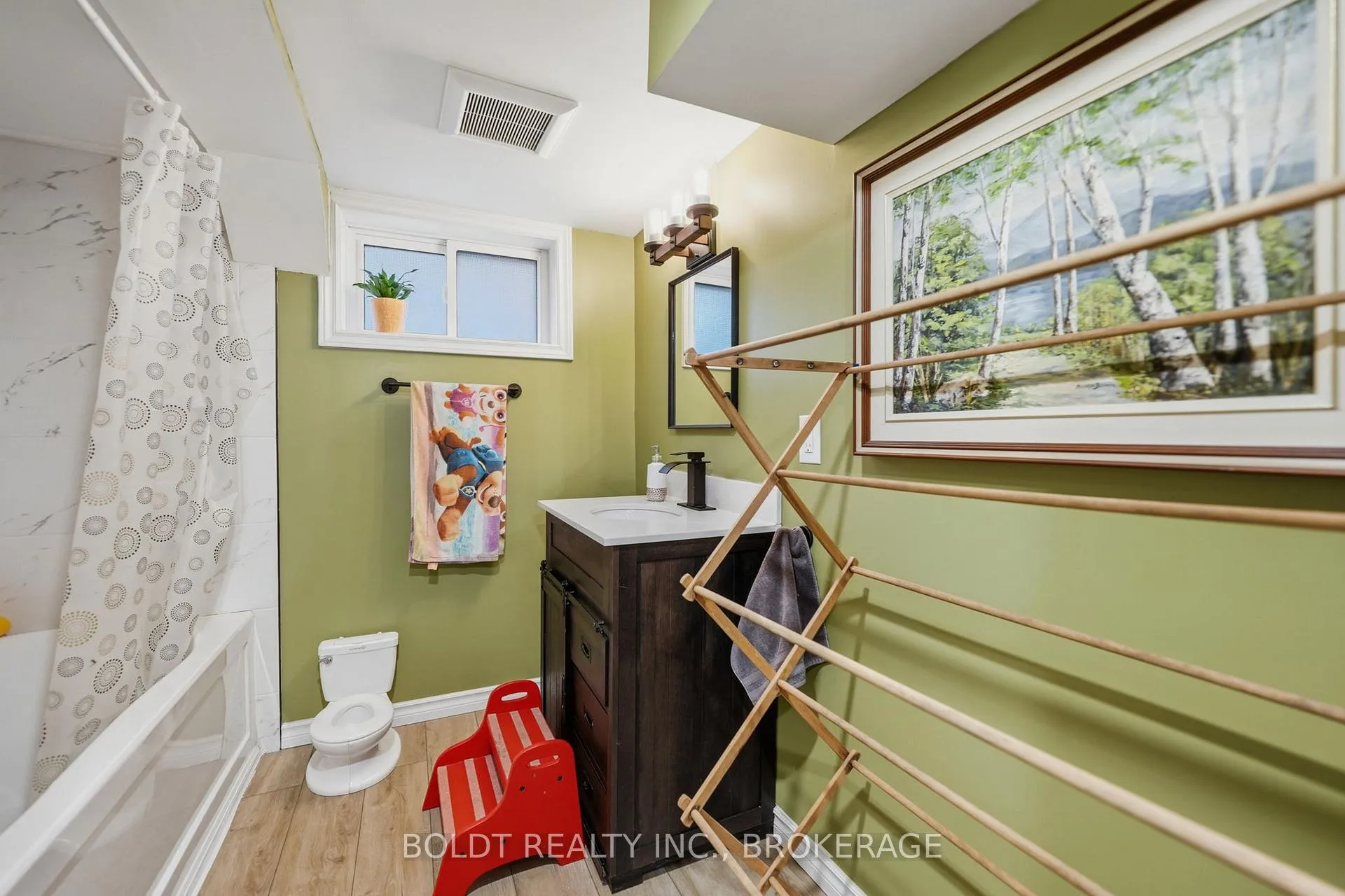 Photo 35 of 249 McAlpine Avenue S, Welland, Lincoln/Crowland — HOMEH