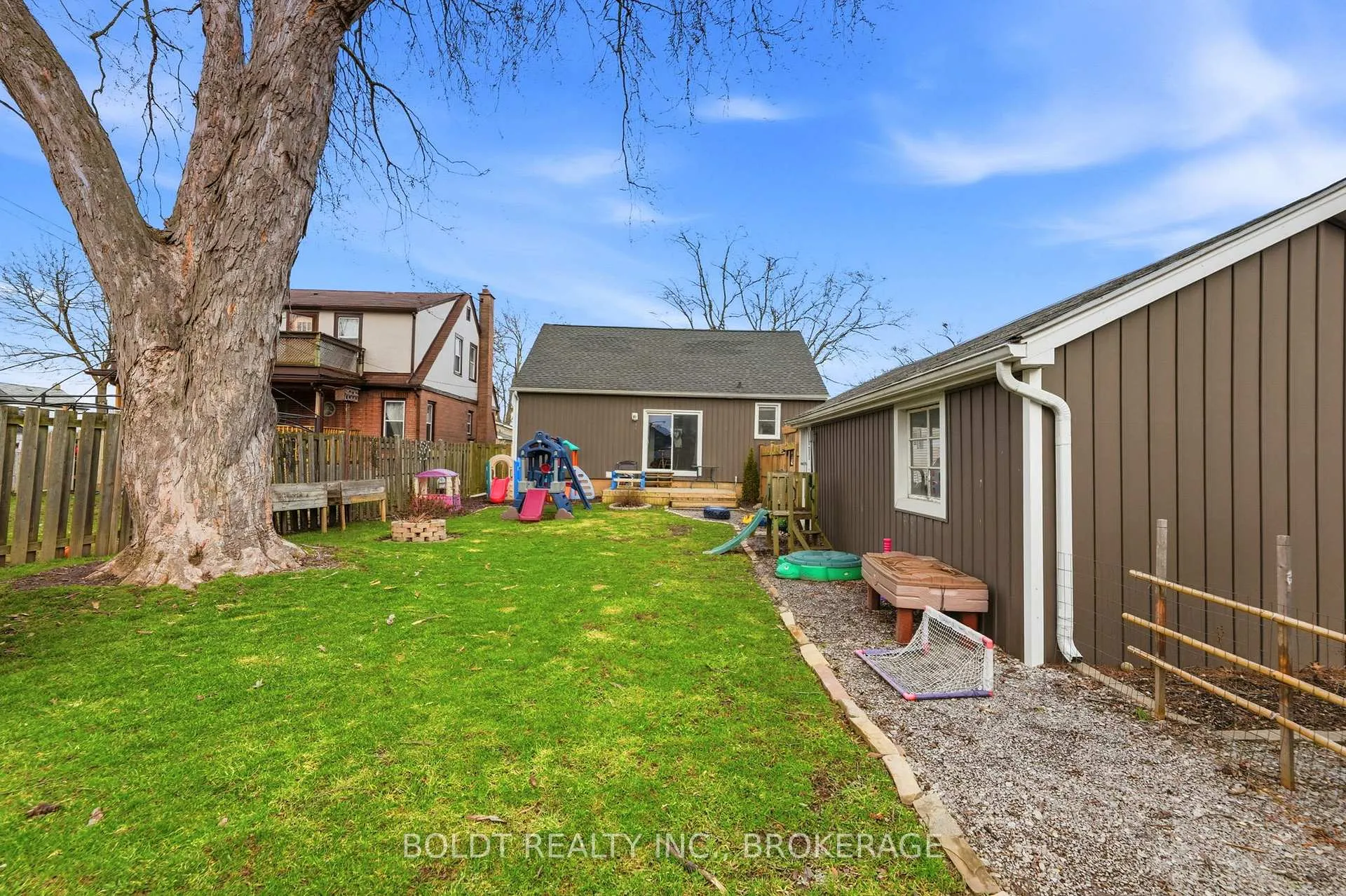 Photo 36 of 249 McAlpine Avenue S, Welland, Lincoln/Crowland — HOMEH