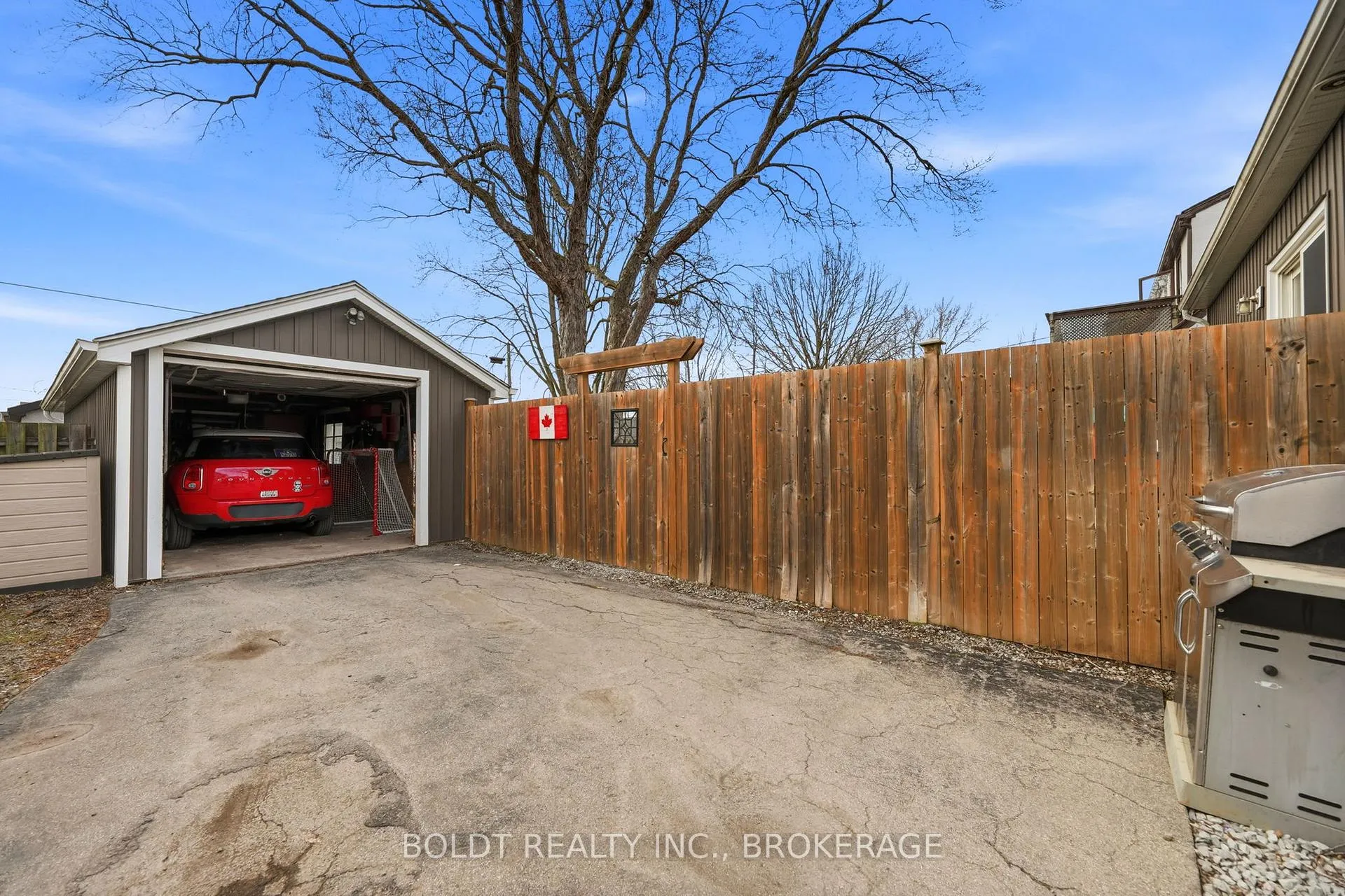 Photo 40 of 249 McAlpine Avenue S, Welland, Lincoln/Crowland — HOMEH