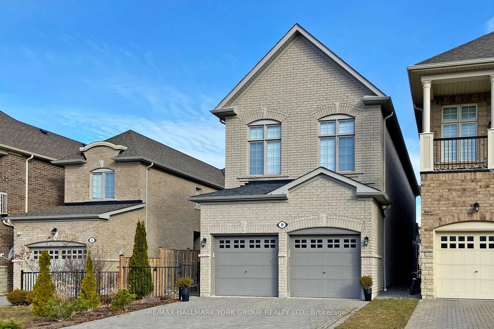 Photo 3 of 90 Braebrook Drive, Whitby, Rolling Acres — HOMEH