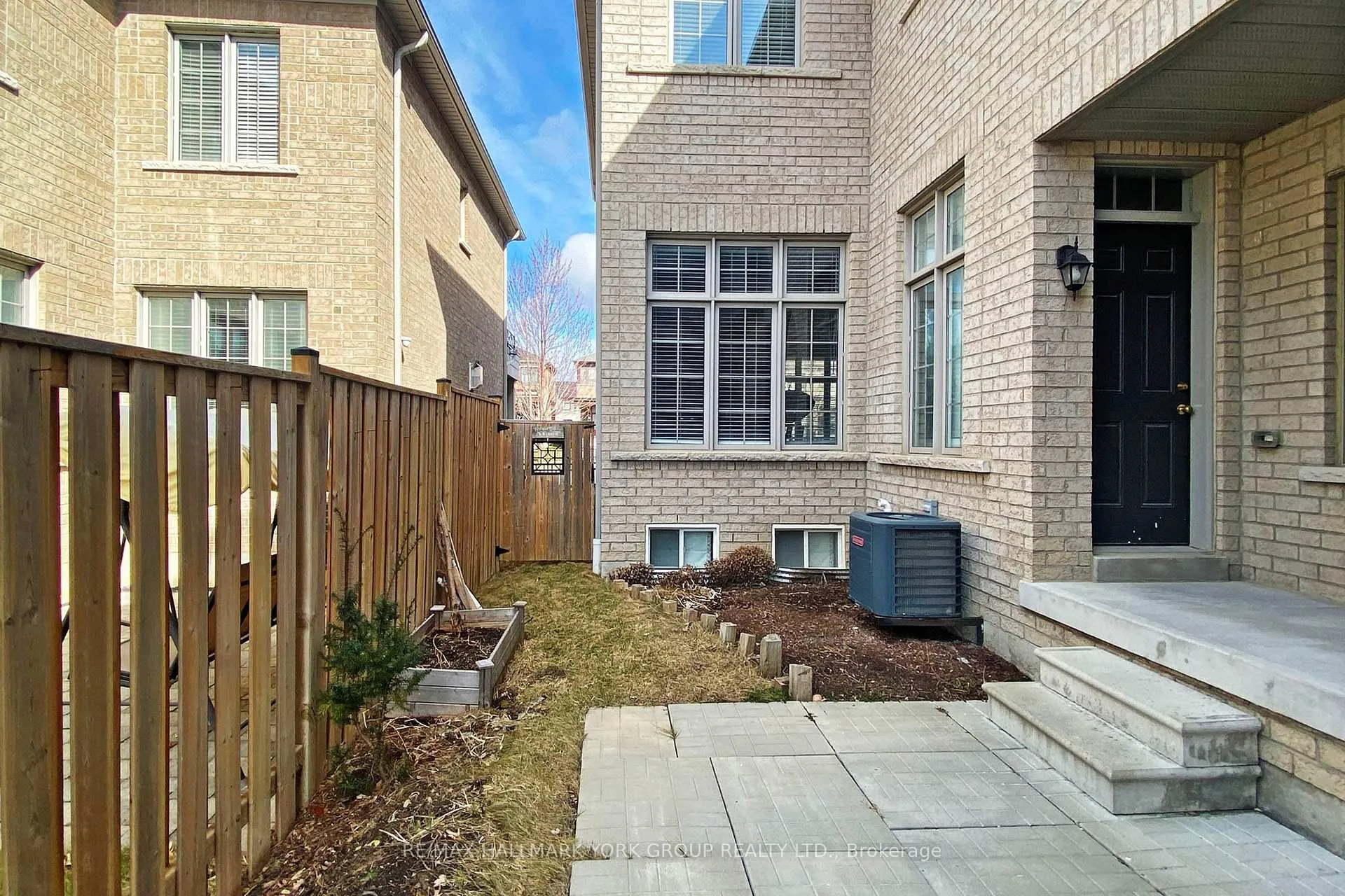 Photo 4 of 90 Braebrook Drive, Whitby, Rolling Acres — HOMEH