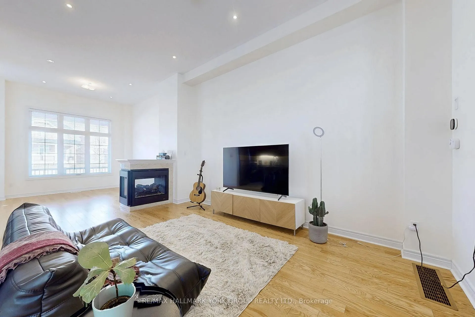 Photo 5 of 90 Braebrook Drive, Whitby, Rolling Acres — HOMEH