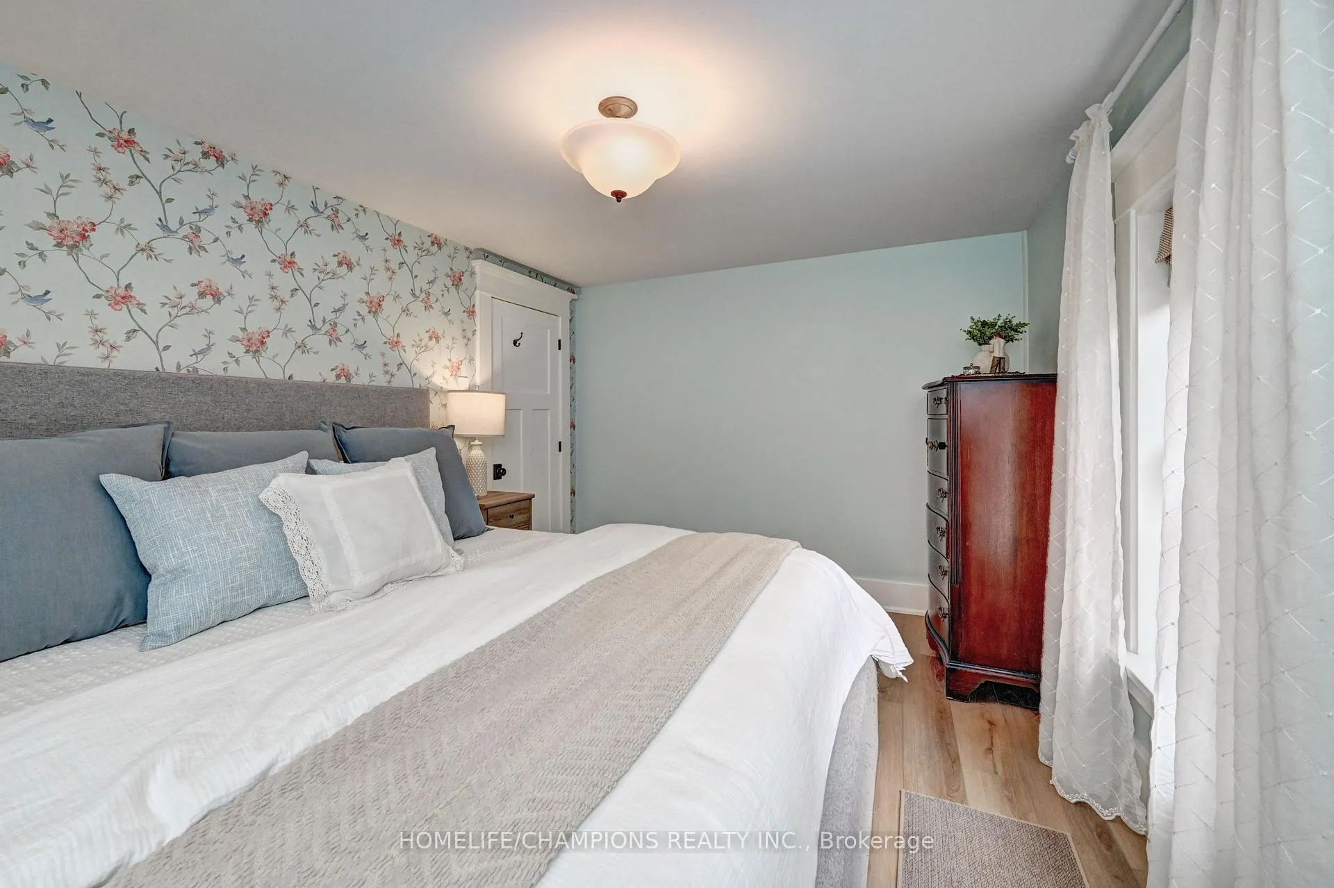 Photo 32 of 98 McNaughton Street, Cambridge — HOMEH