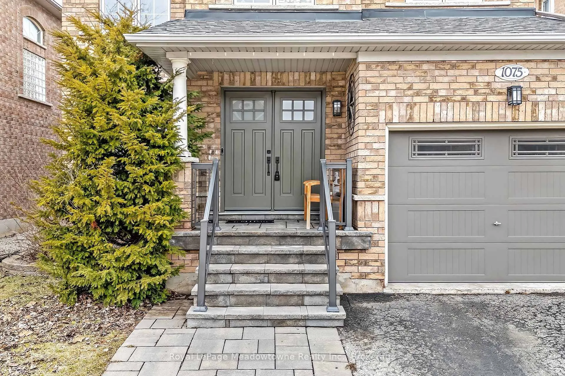 Photo 3 of 1075 Sprucedale Lane, Milton, Dempsey — HOMEH