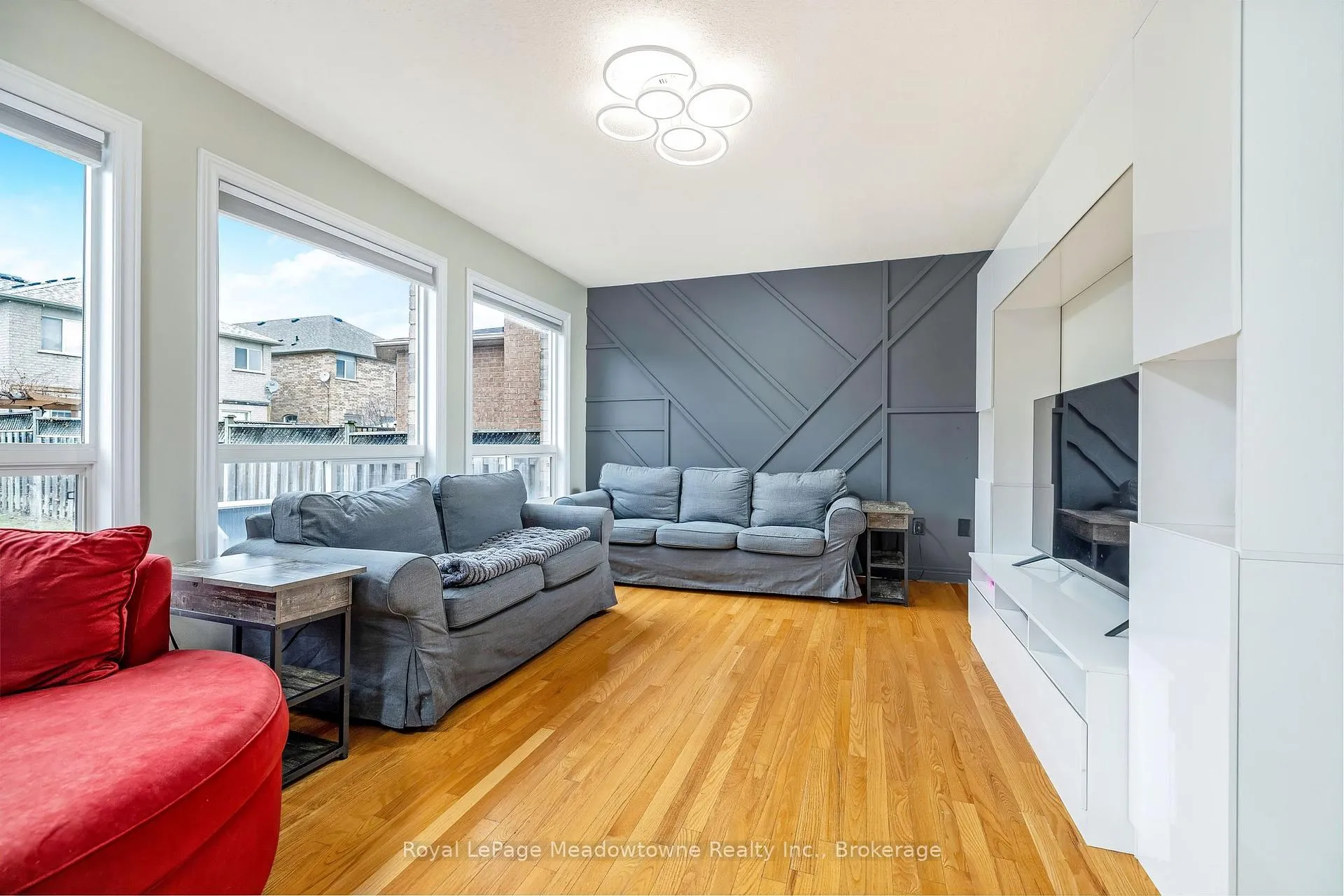 Photo 9 of 1075 Sprucedale Lane, Milton, Dempsey — HOMEH