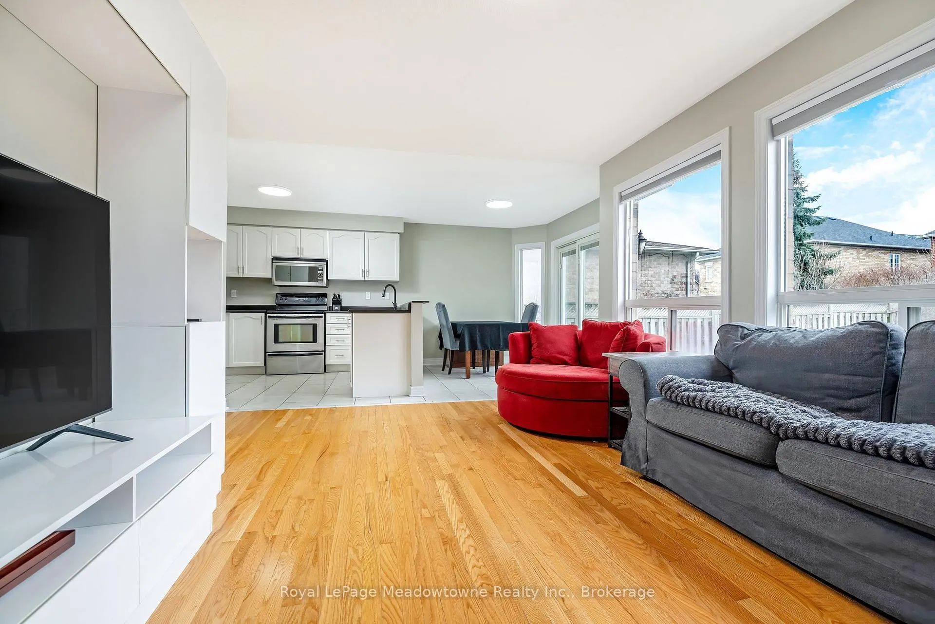 Photo 10 of 1075 Sprucedale Lane, Milton, Dempsey — HOMEH