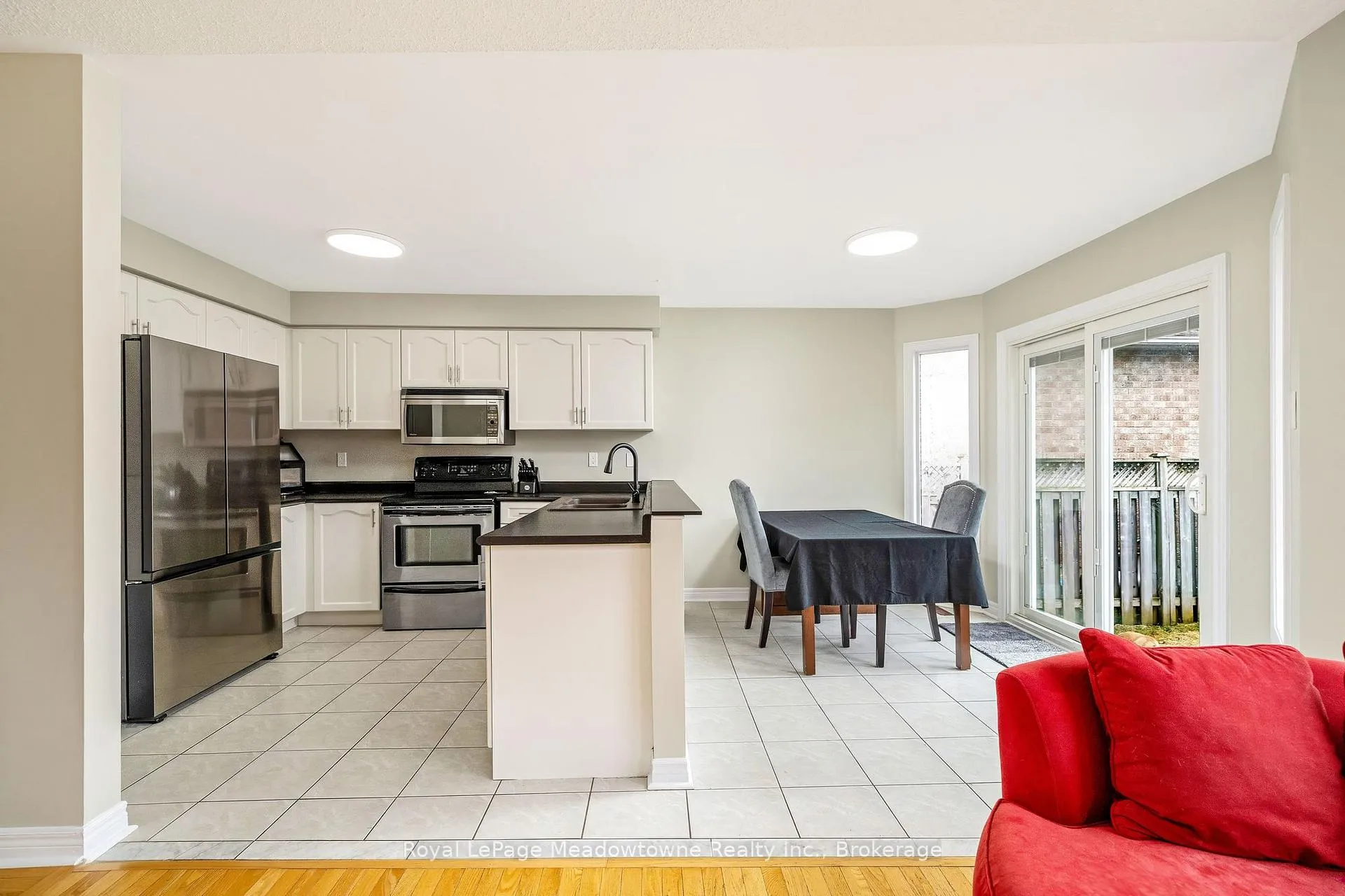 Photo 11 of 1075 Sprucedale Lane, Milton, Dempsey — HOMEH