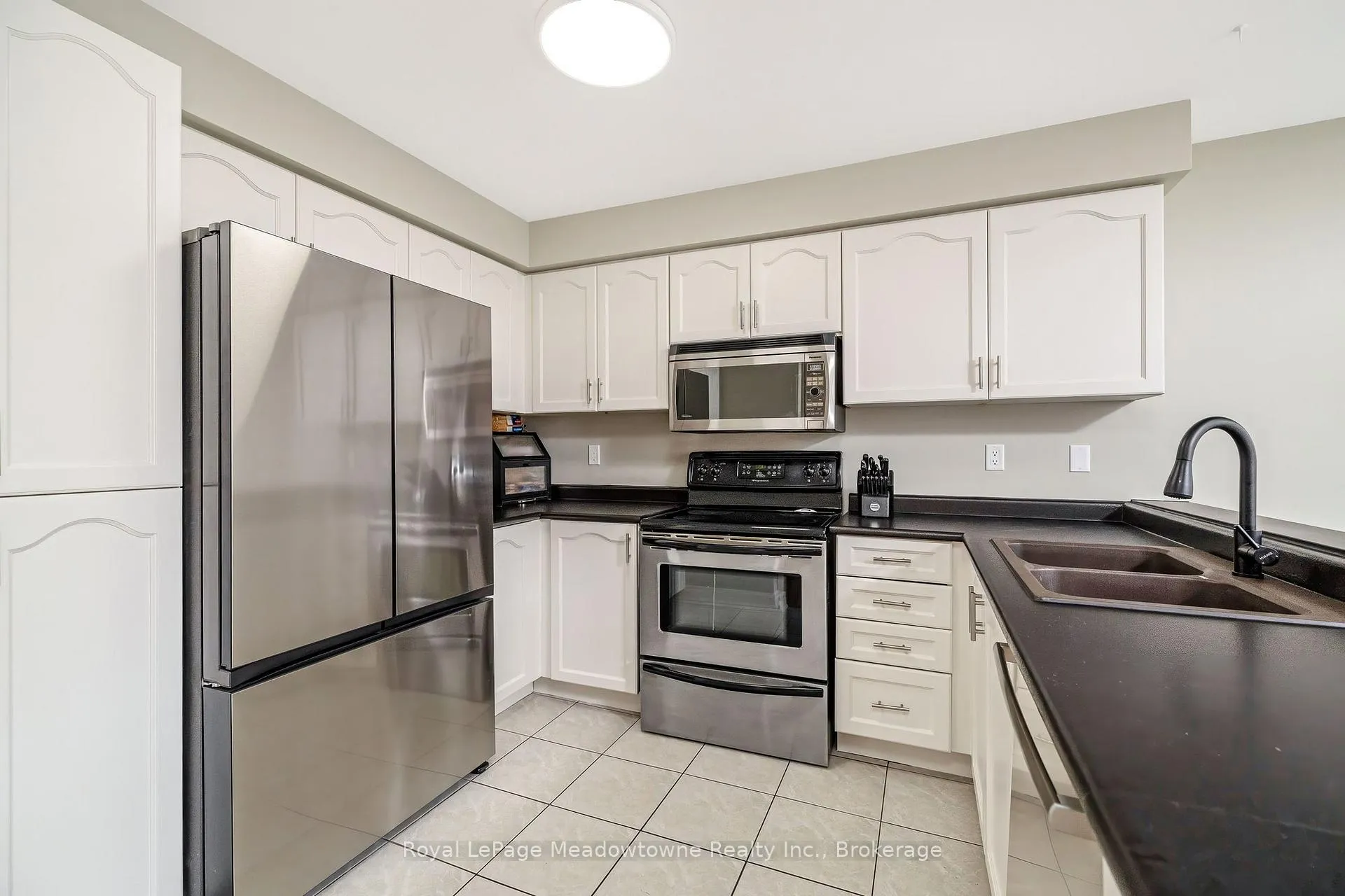 Photo 13 of 1075 Sprucedale Lane, Milton, Dempsey — HOMEH
