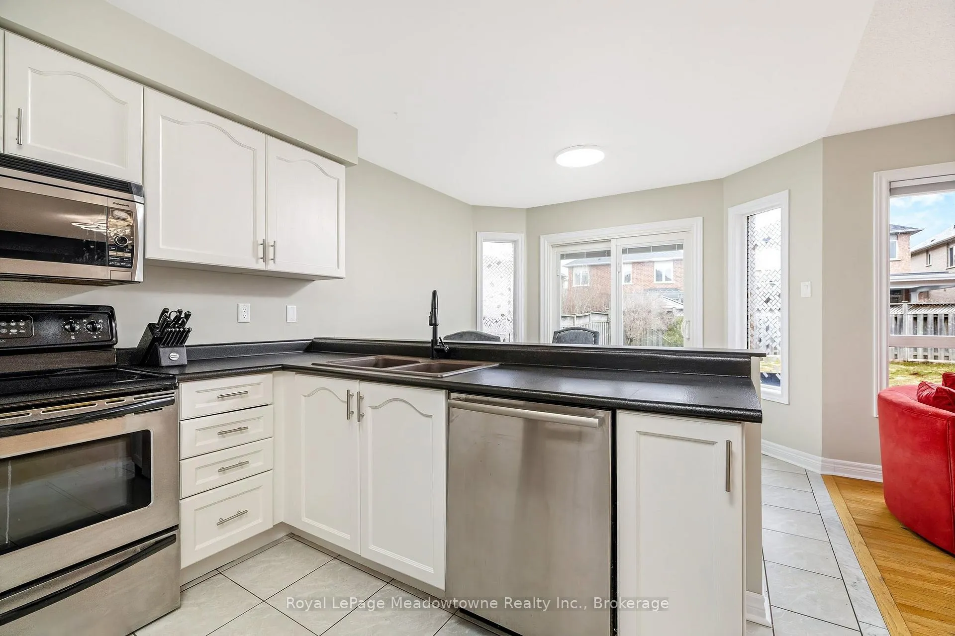Photo 14 of 1075 Sprucedale Lane, Milton, Dempsey — HOMEH