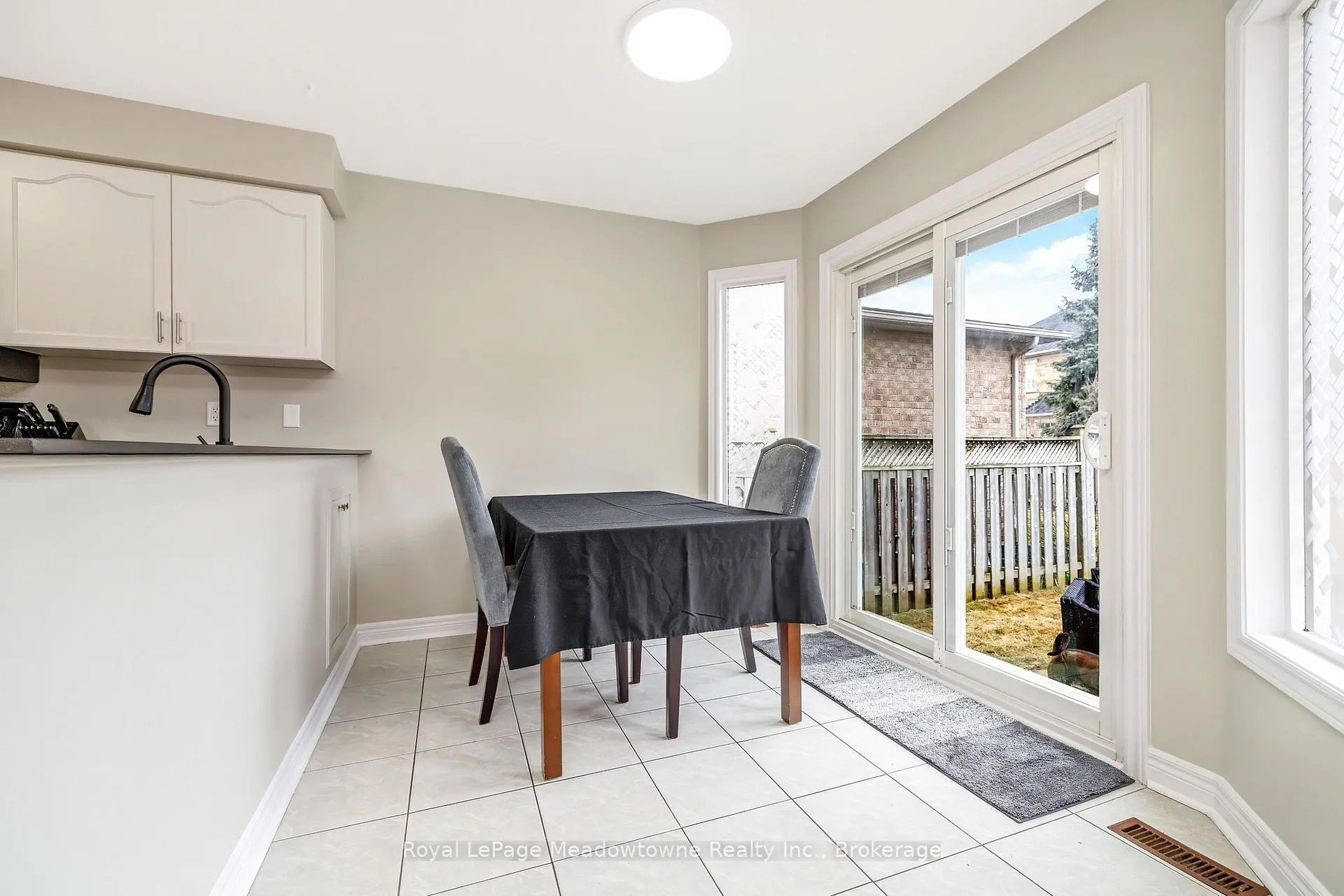Photo 15 of 1075 Sprucedale Lane, Milton, Dempsey — HOMEH
