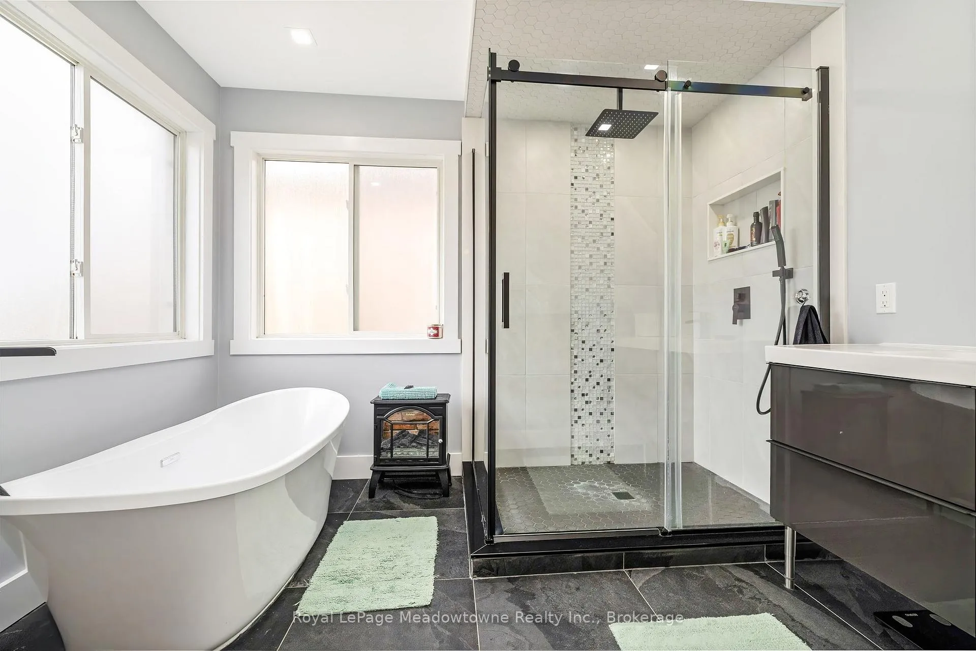 Photo 24 of 1075 Sprucedale Lane, Milton, Dempsey — HOMEH