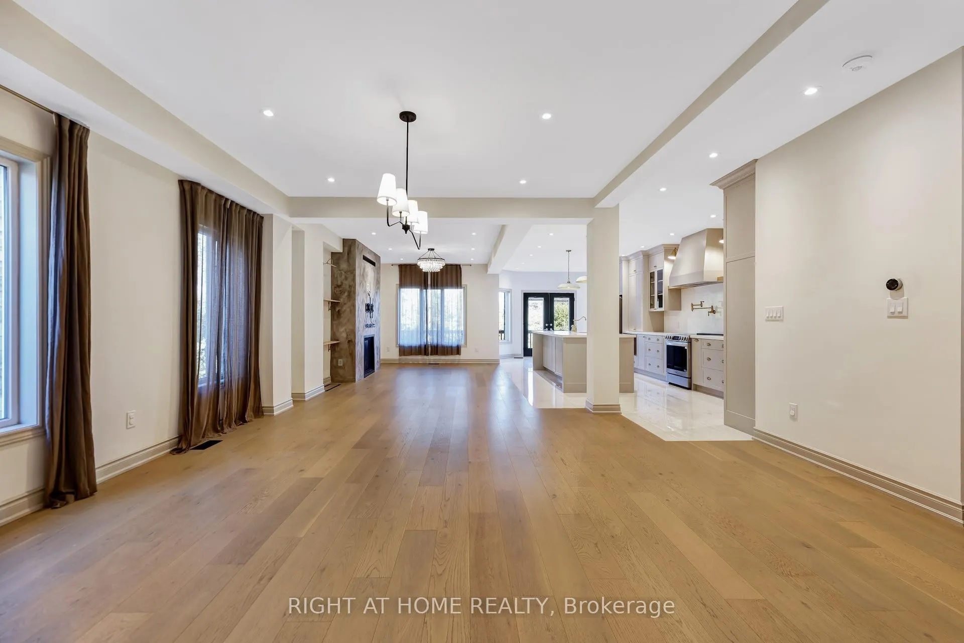 Photo 7 of 57 Calera Crescent, Vaughan, Sonoma Heights — HOMEH