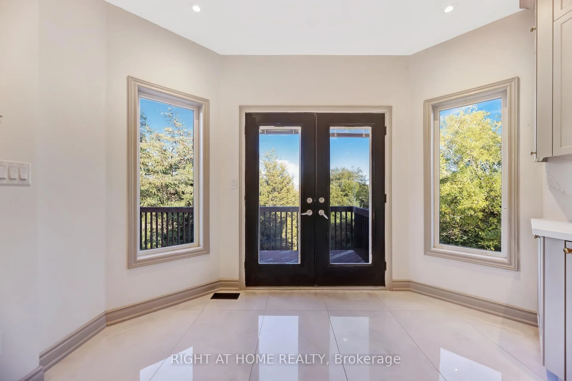 Photo 12 of 57 Calera Crescent, Vaughan, Sonoma Heights — HOMEH