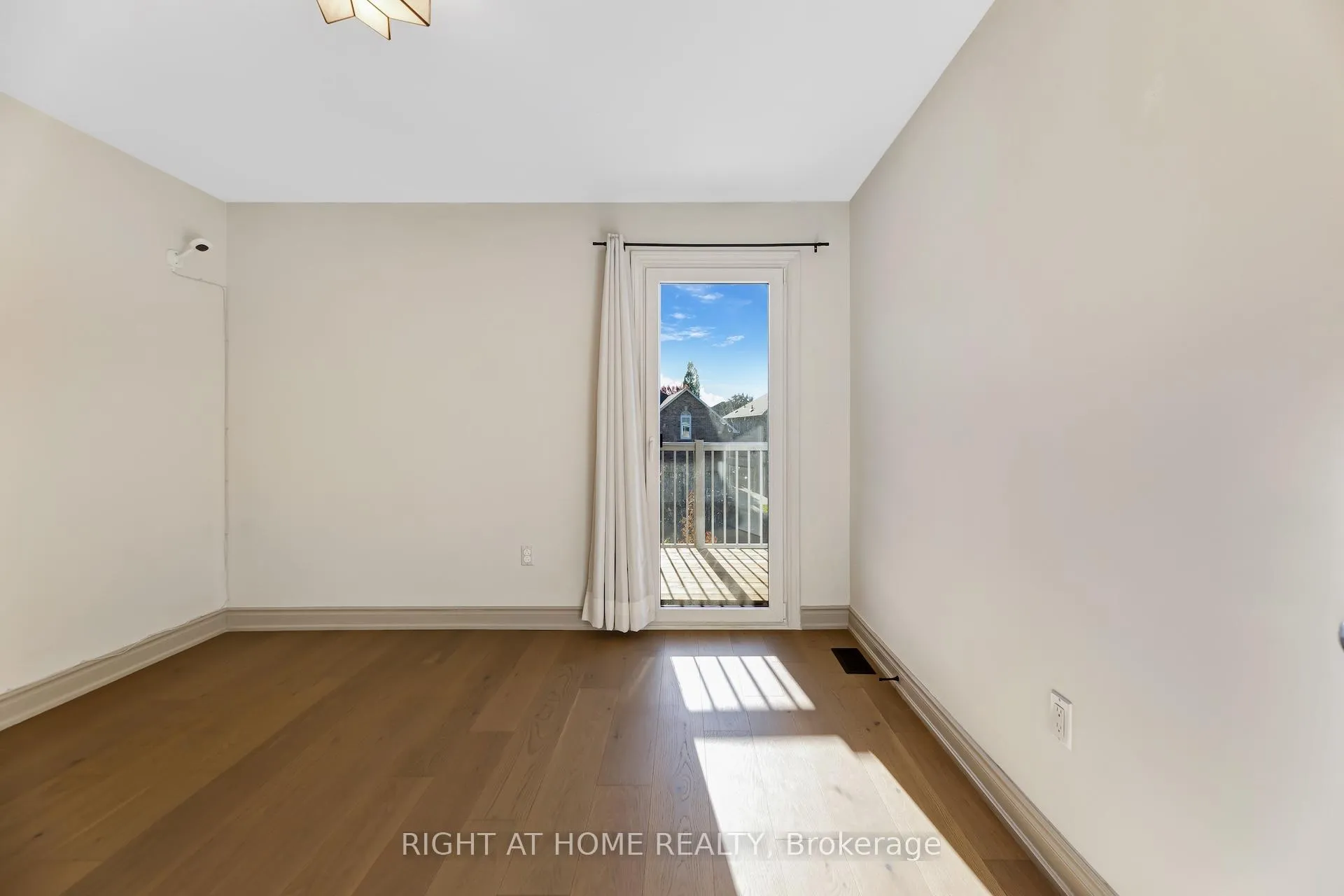 Photo 18 of 57 Calera Crescent, Vaughan, Sonoma Heights — HOMEH