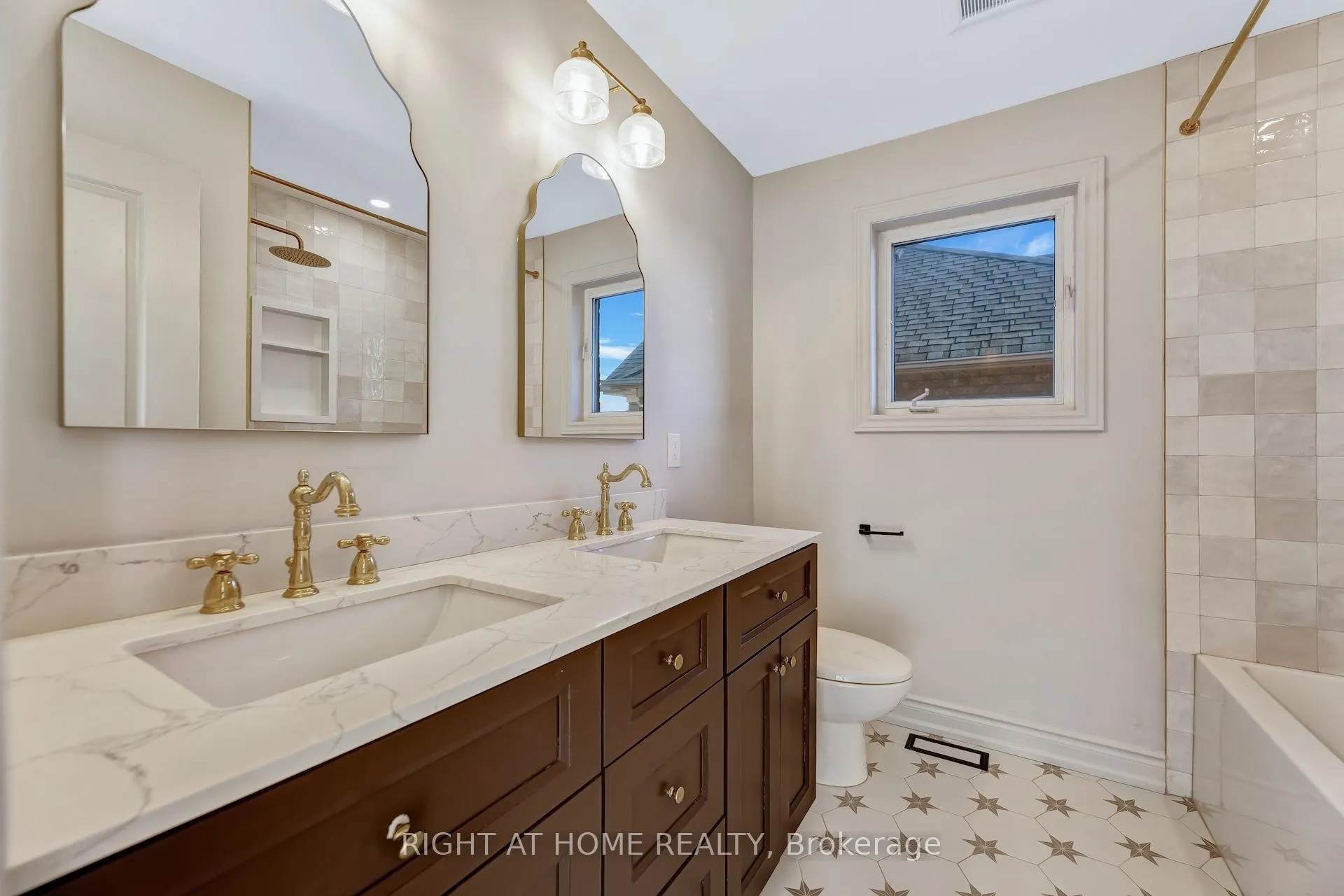 Photo 19 of 57 Calera Crescent, Vaughan, Sonoma Heights — HOMEH