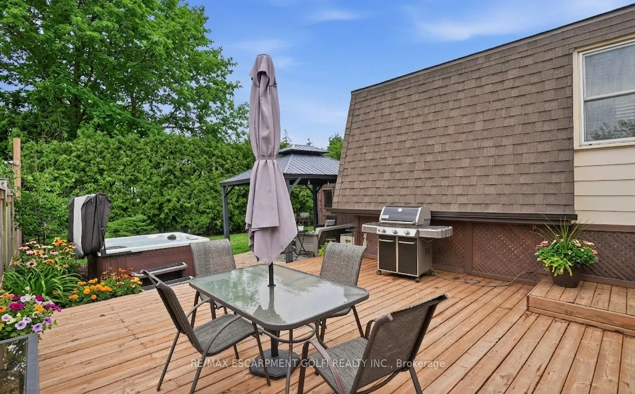 Photo 2 of 676 Woodview Road, Burlington, Roseland — HOMEH