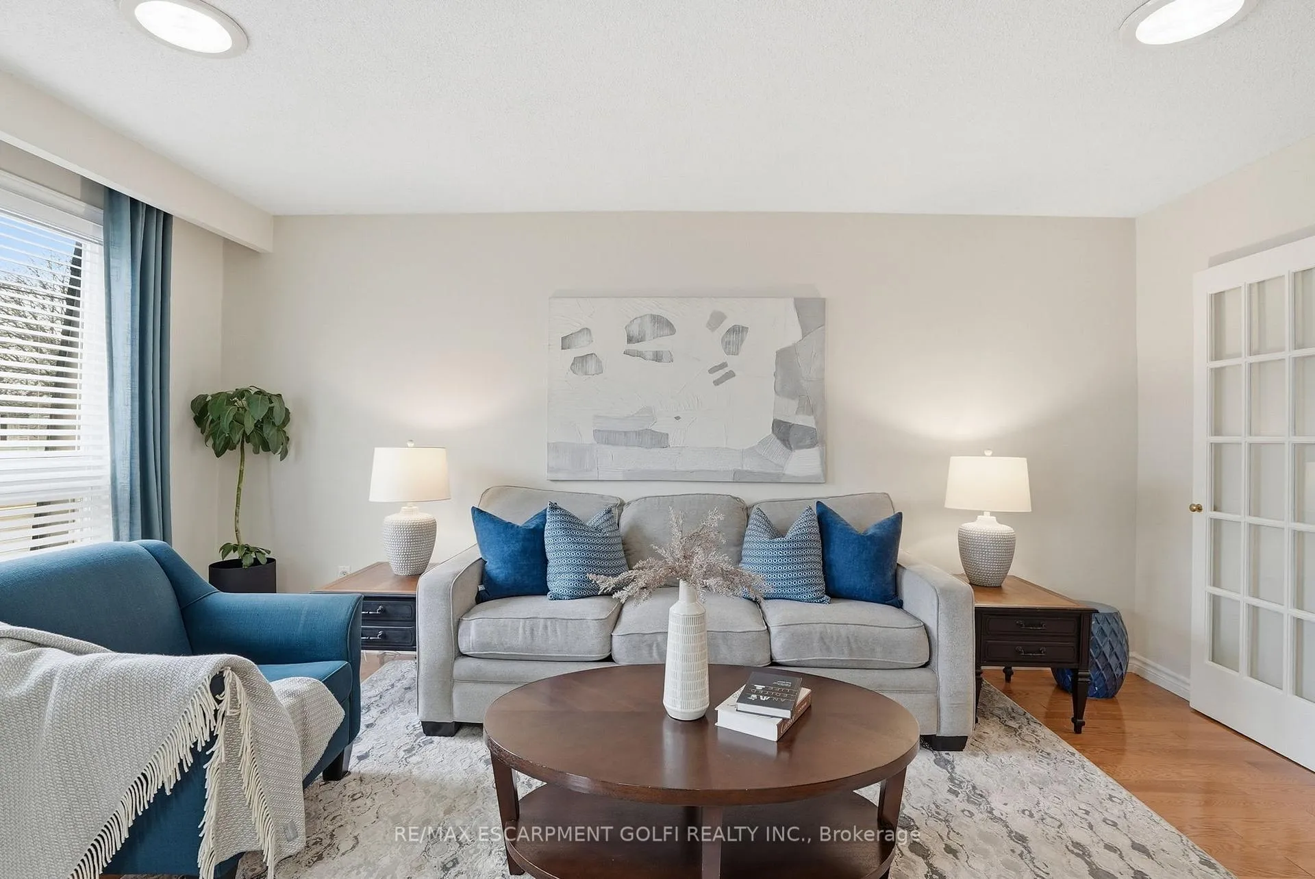 Photo 5 of 676 Woodview Road, Burlington, Roseland — HOMEH