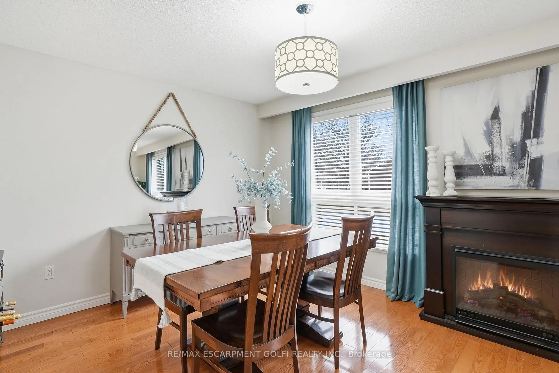 Photo 6 of 676 Woodview Road, Burlington, Roseland — HOMEH