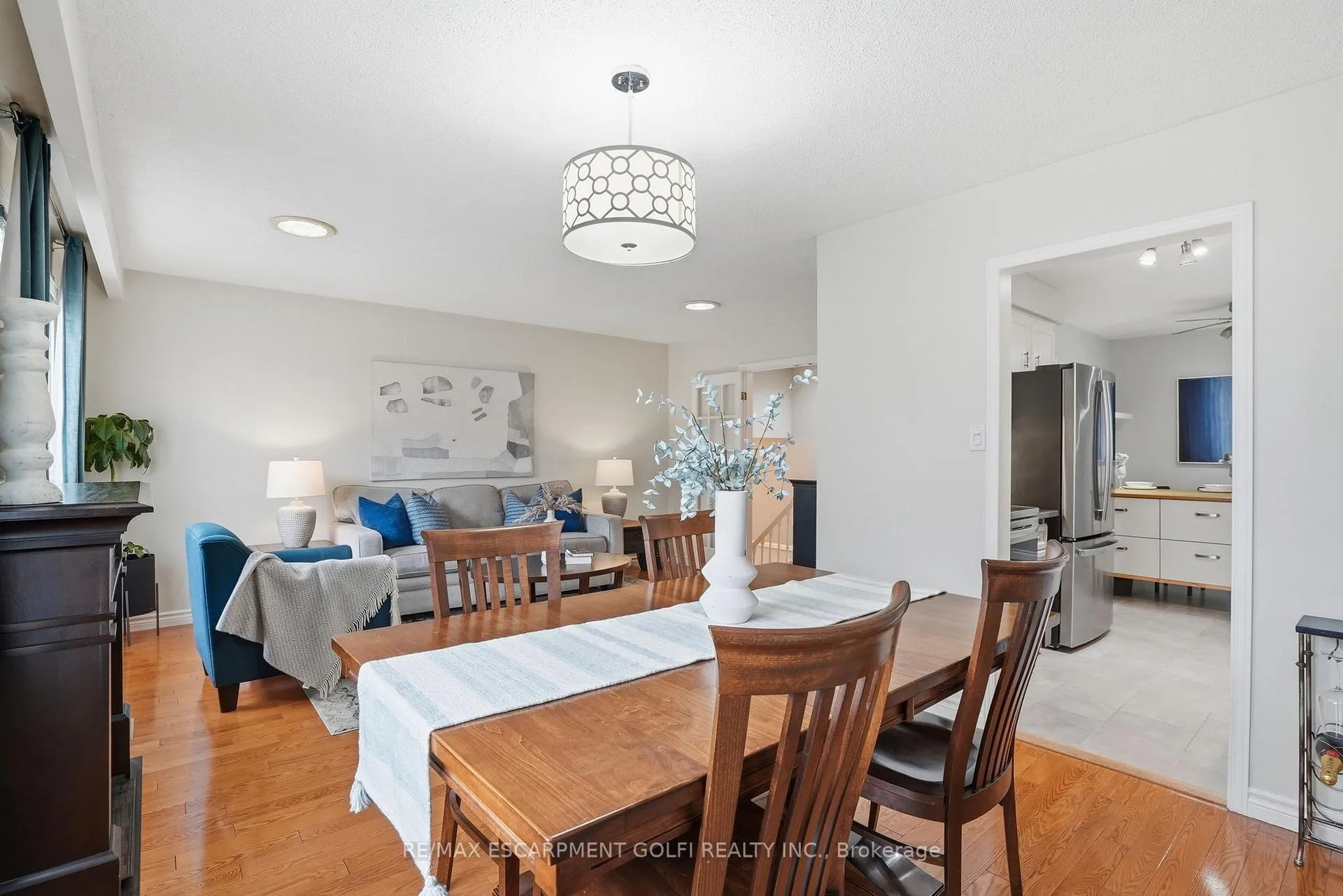 Photo 8 of 676 Woodview Road, Burlington, Roseland — HOMEH