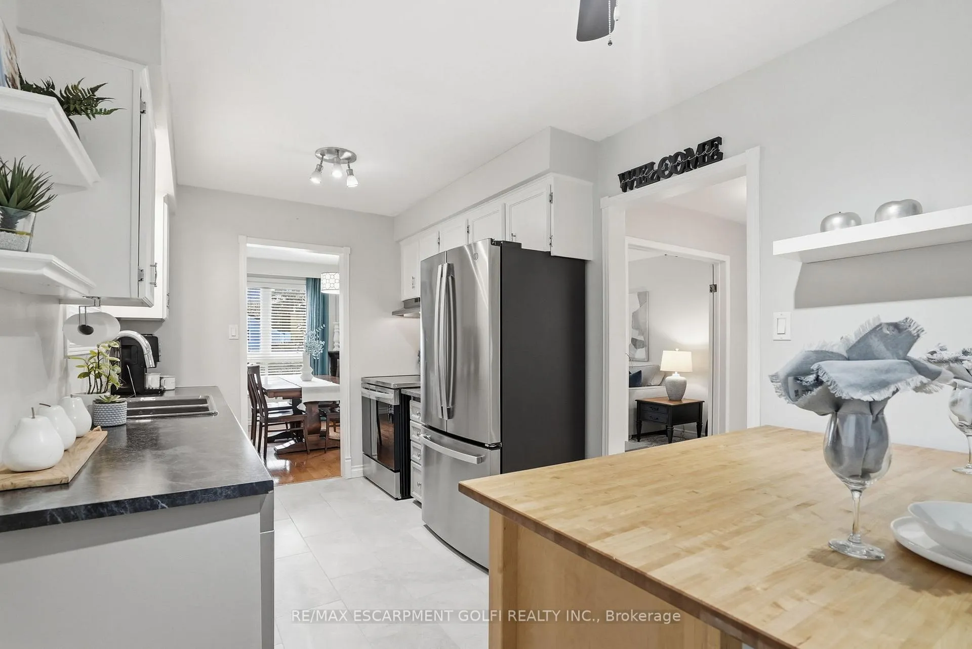 Photo 9 of 676 Woodview Road, Burlington, Roseland — HOMEH