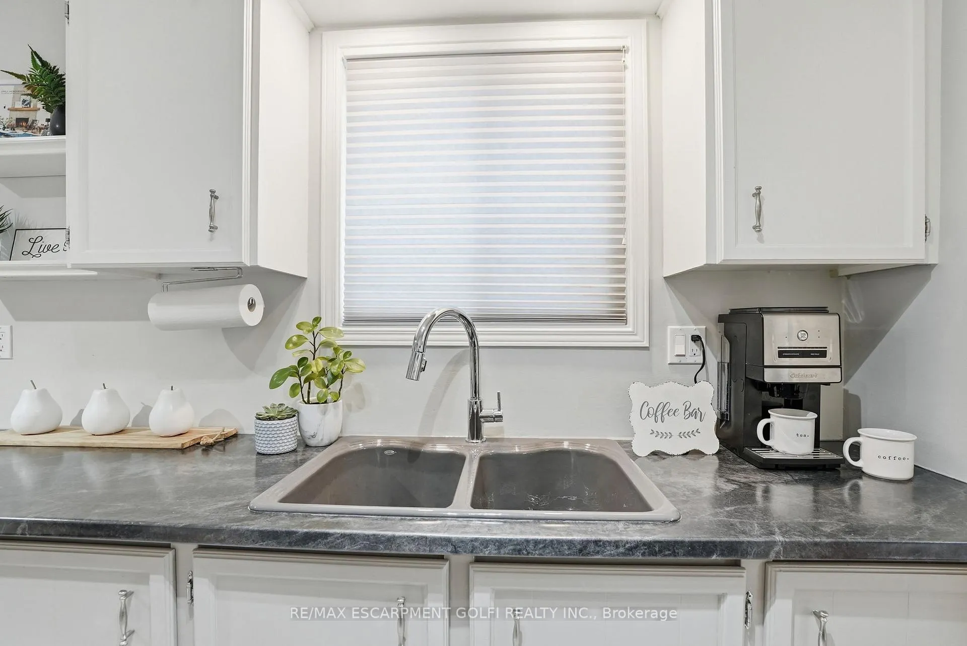Photo 10 of 676 Woodview Road, Burlington, Roseland — HOMEH