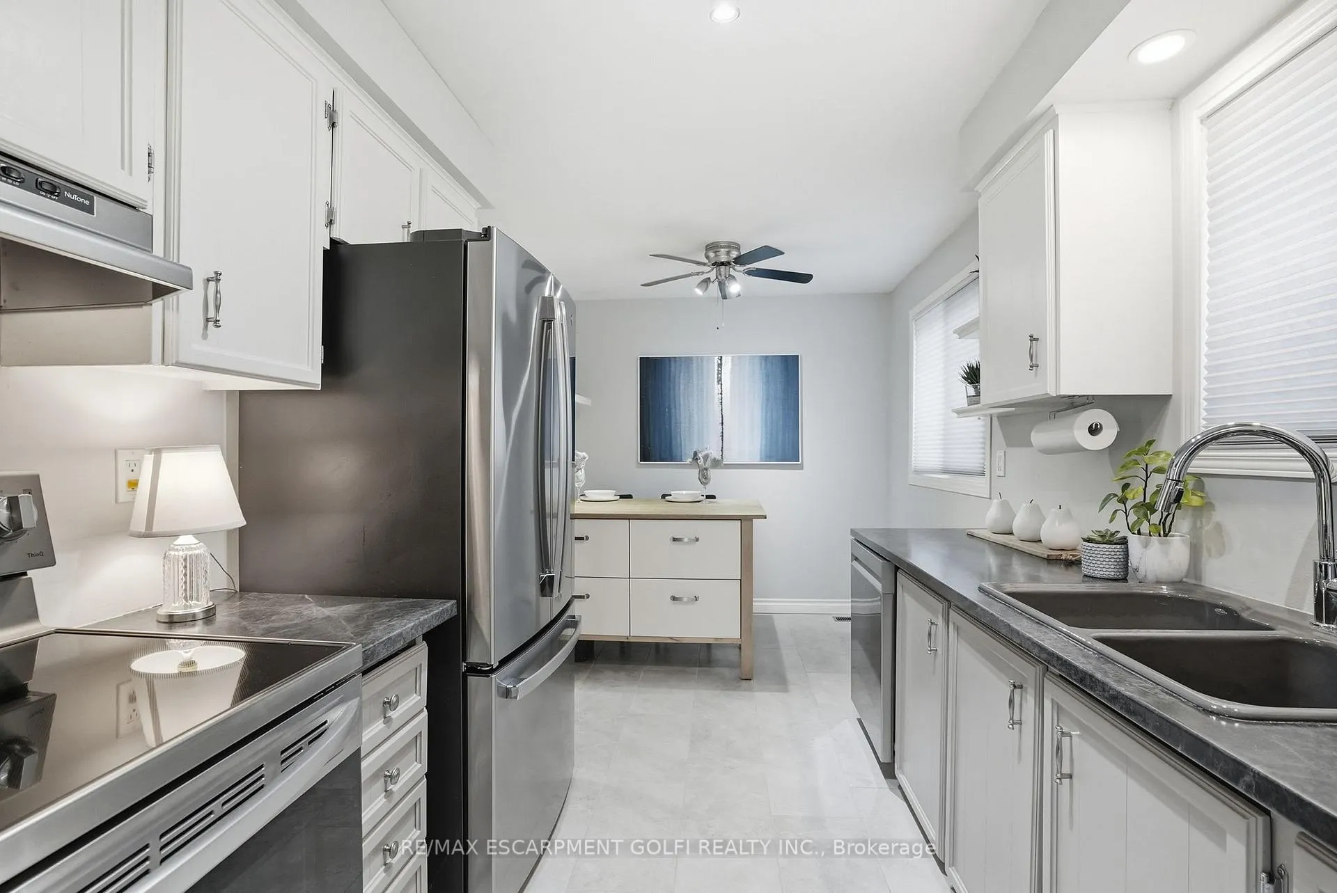 Photo 11 of 676 Woodview Road, Burlington, Roseland — HOMEH