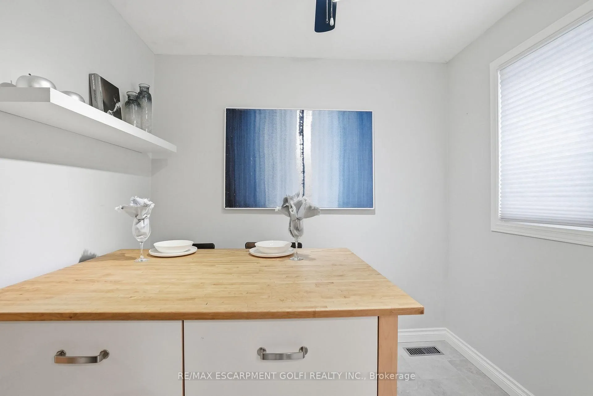 Photo 12 of 676 Woodview Road, Burlington, Roseland — HOMEH