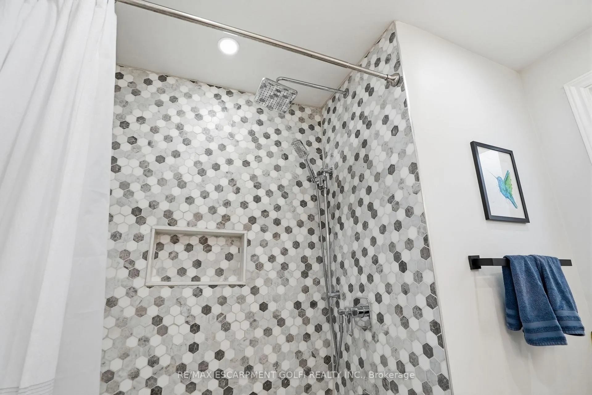 Photo 15 of 676 Woodview Road, Burlington, Roseland — HOMEH