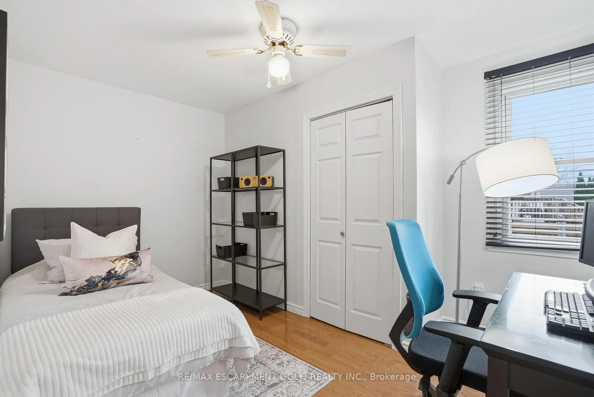 Photo 17 of 676 Woodview Road, Burlington, Roseland — HOMEH