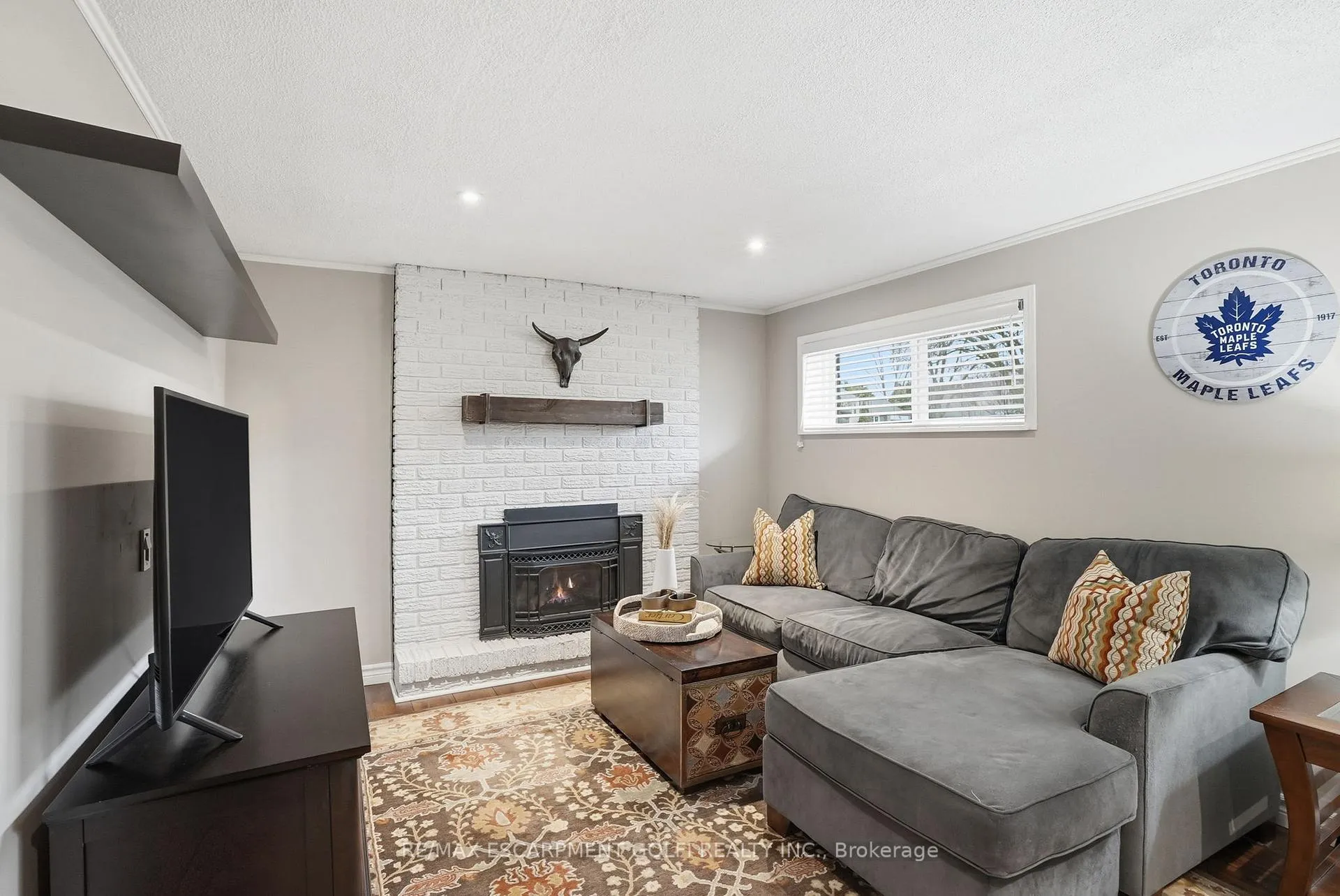 Photo 23 of 676 Woodview Road, Burlington, Roseland — HOMEH