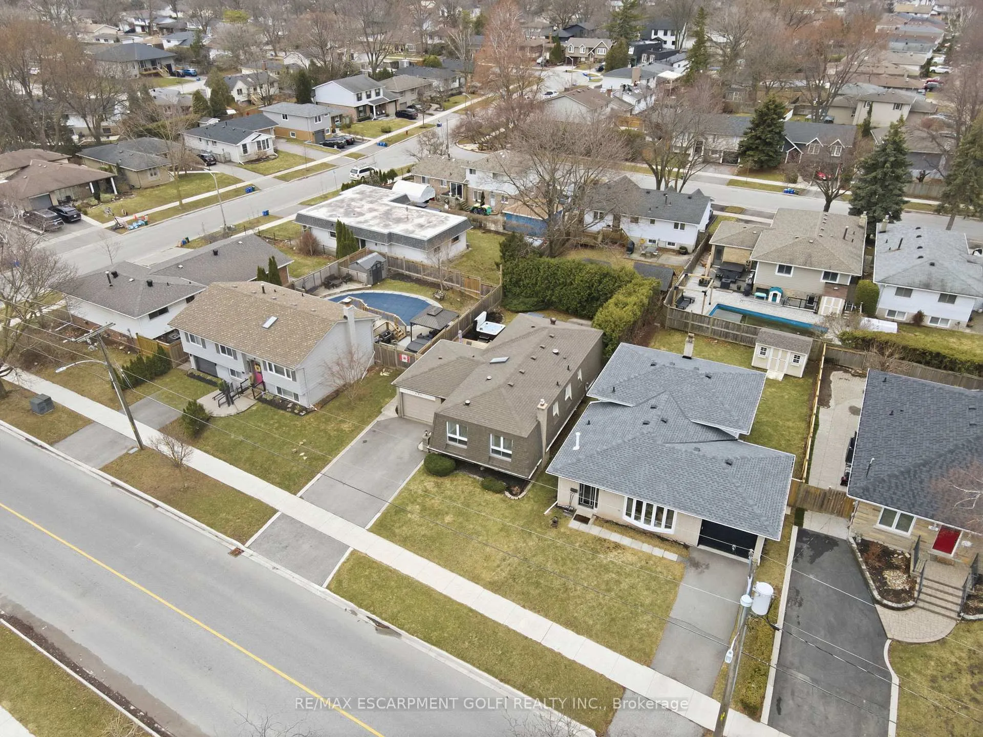 Photo 33 of 676 Woodview Road, Burlington, Roseland — HOMEH