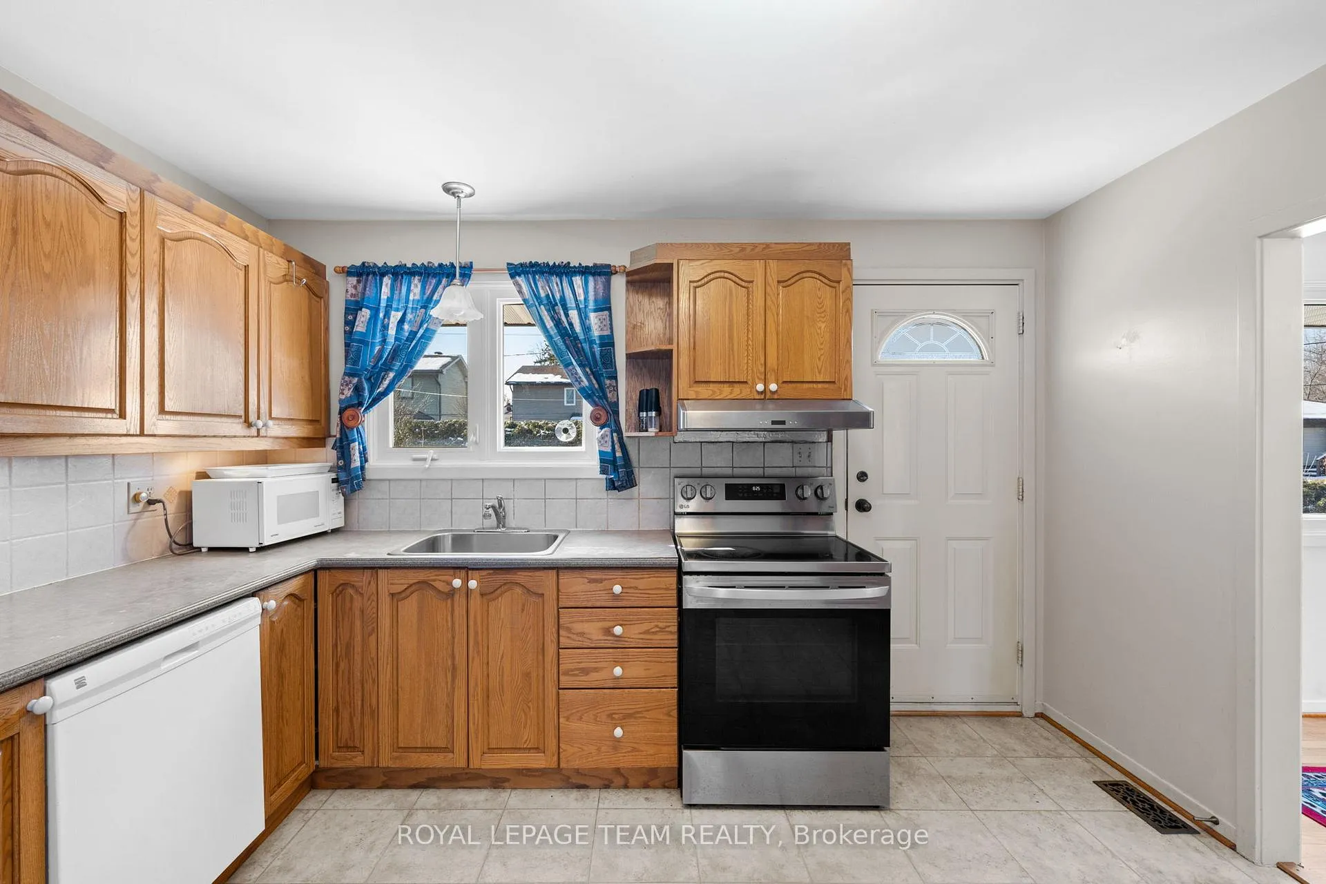 Photo 9 of 808 Nicholson Avenue, Ottawa, Mooneys Bay/Riverside Park — HOMEH