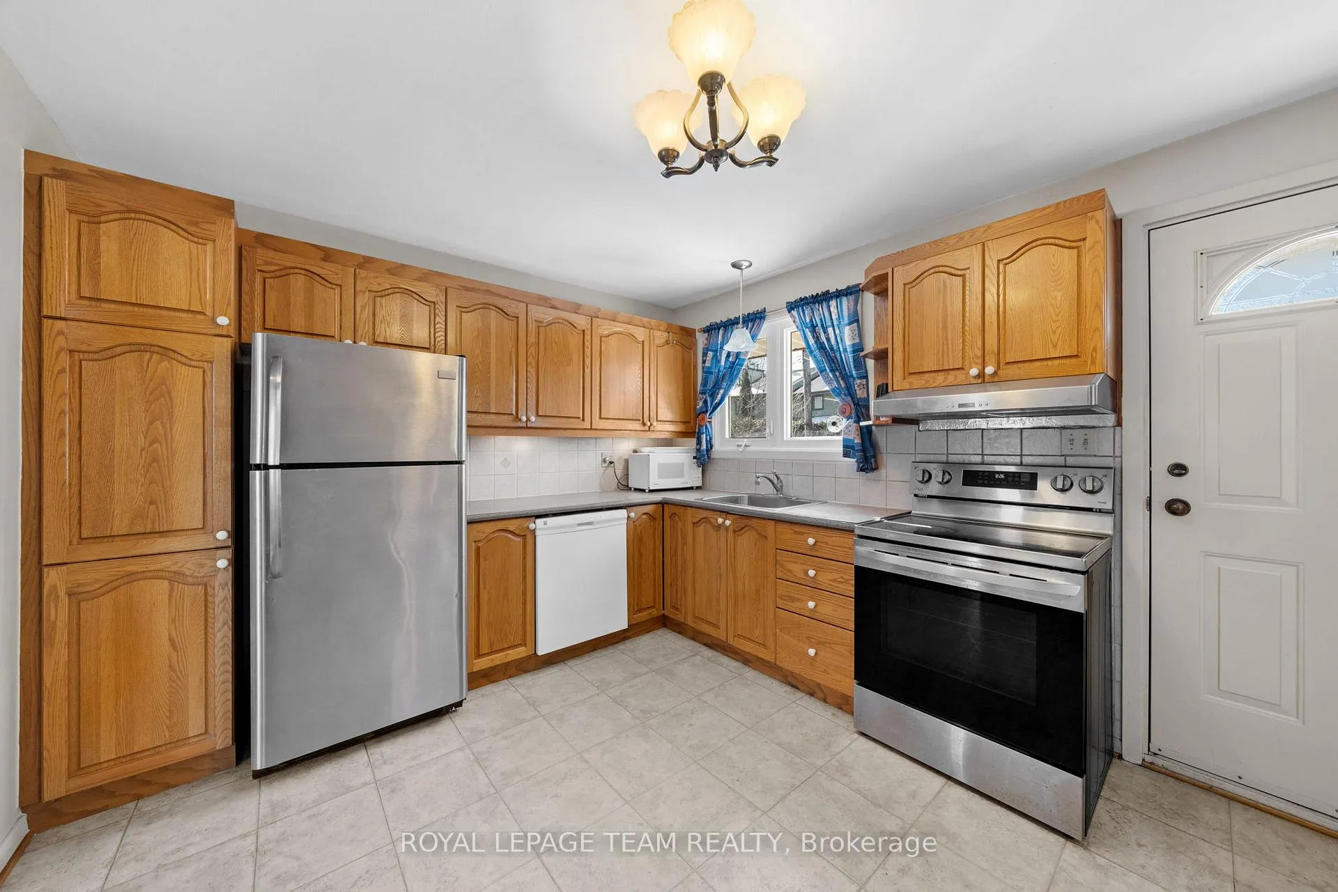 Photo 10 of 808 Nicholson Avenue, Ottawa, Mooneys Bay/Riverside Park — HOMEH