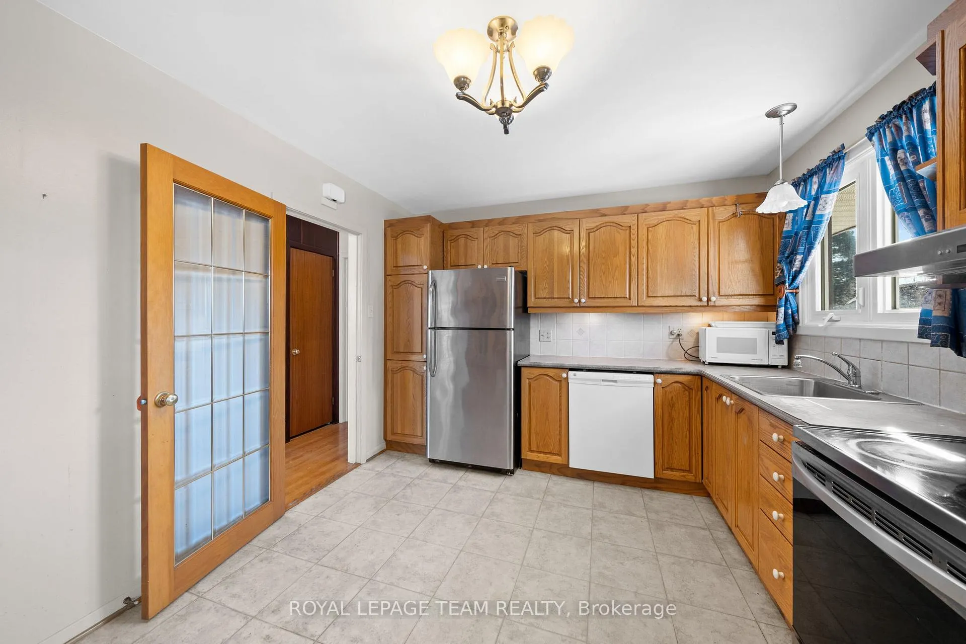 Photo 12 of 808 Nicholson Avenue, Ottawa, Mooneys Bay/Riverside Park — HOMEH