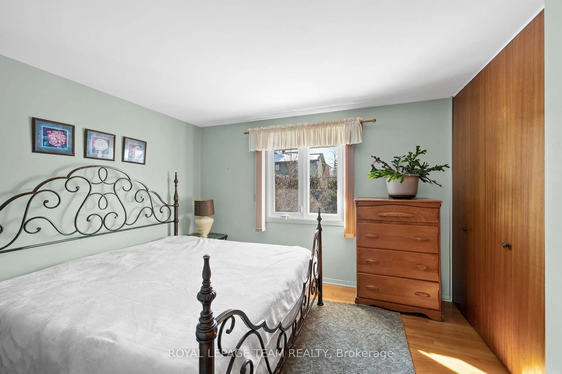 Photo 19 of 808 Nicholson Avenue, Ottawa, Mooneys Bay/Riverside Park — HOMEH