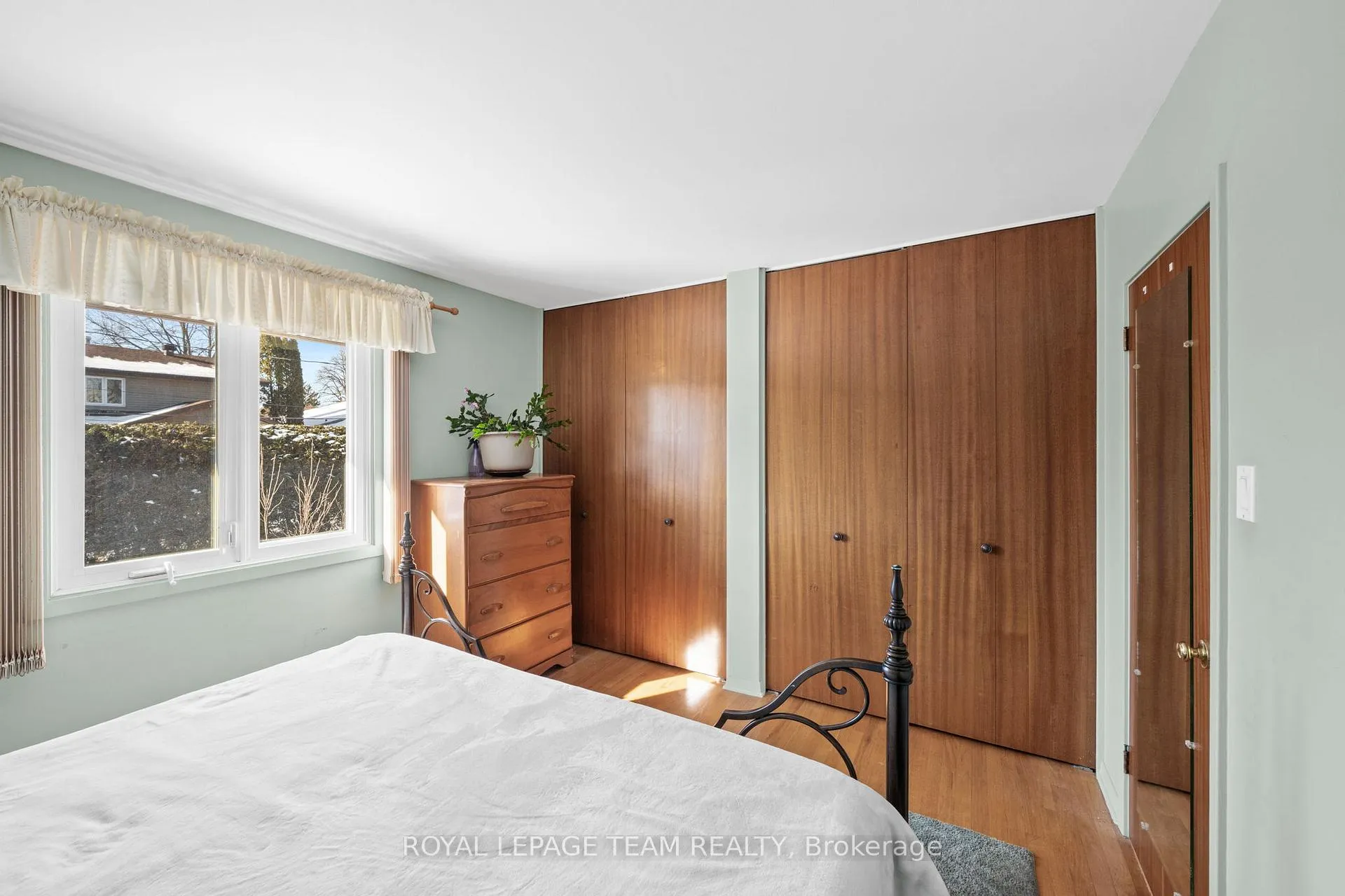 Photo 20 of 808 Nicholson Avenue, Ottawa, Mooneys Bay/Riverside Park — HOMEH