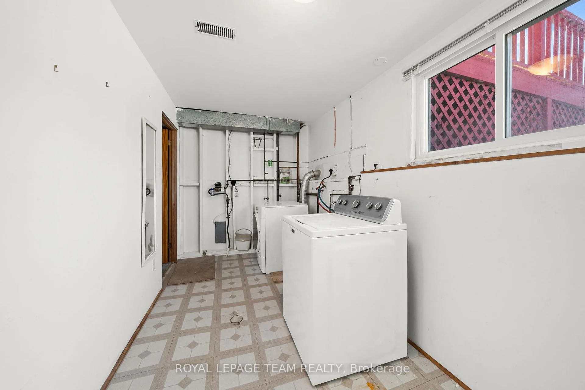 Photo 29 of 808 Nicholson Avenue, Ottawa, Mooneys Bay/Riverside Park — HOMEH