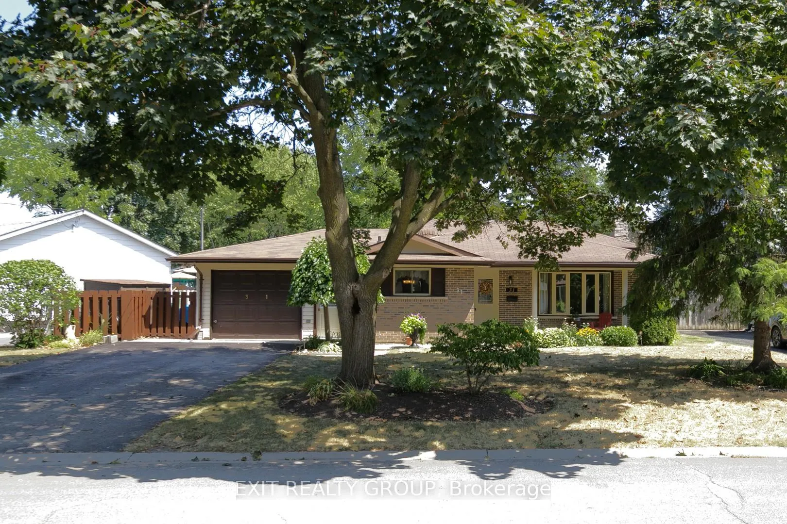 Photo 1 of 31 Lexington Crescent, Belleville, Belleville Ward — HOMEH