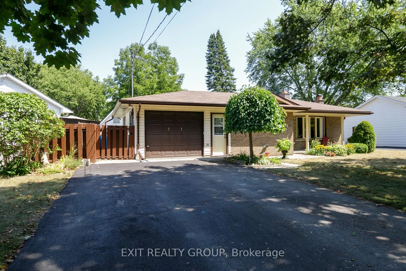 Photo 2 of 31 Lexington Crescent, Belleville, Belleville Ward — HOMEH
