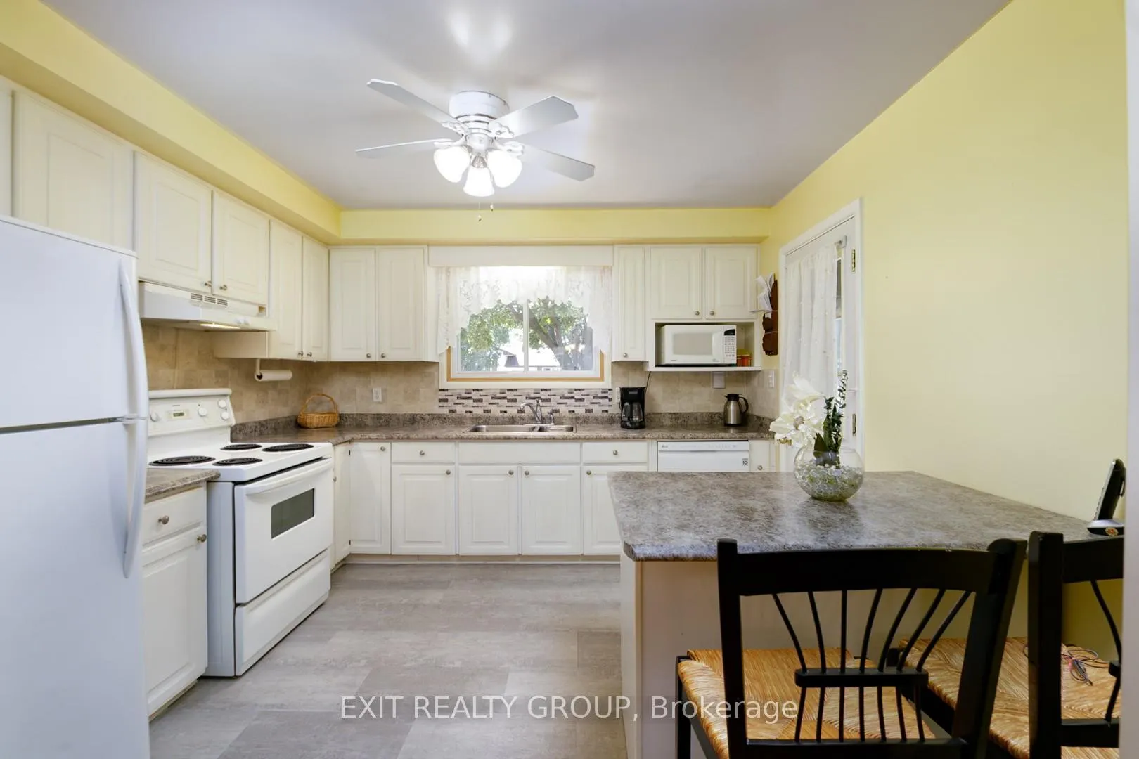 Photo 9 of 31 Lexington Crescent, Belleville, Belleville Ward — HOMEH