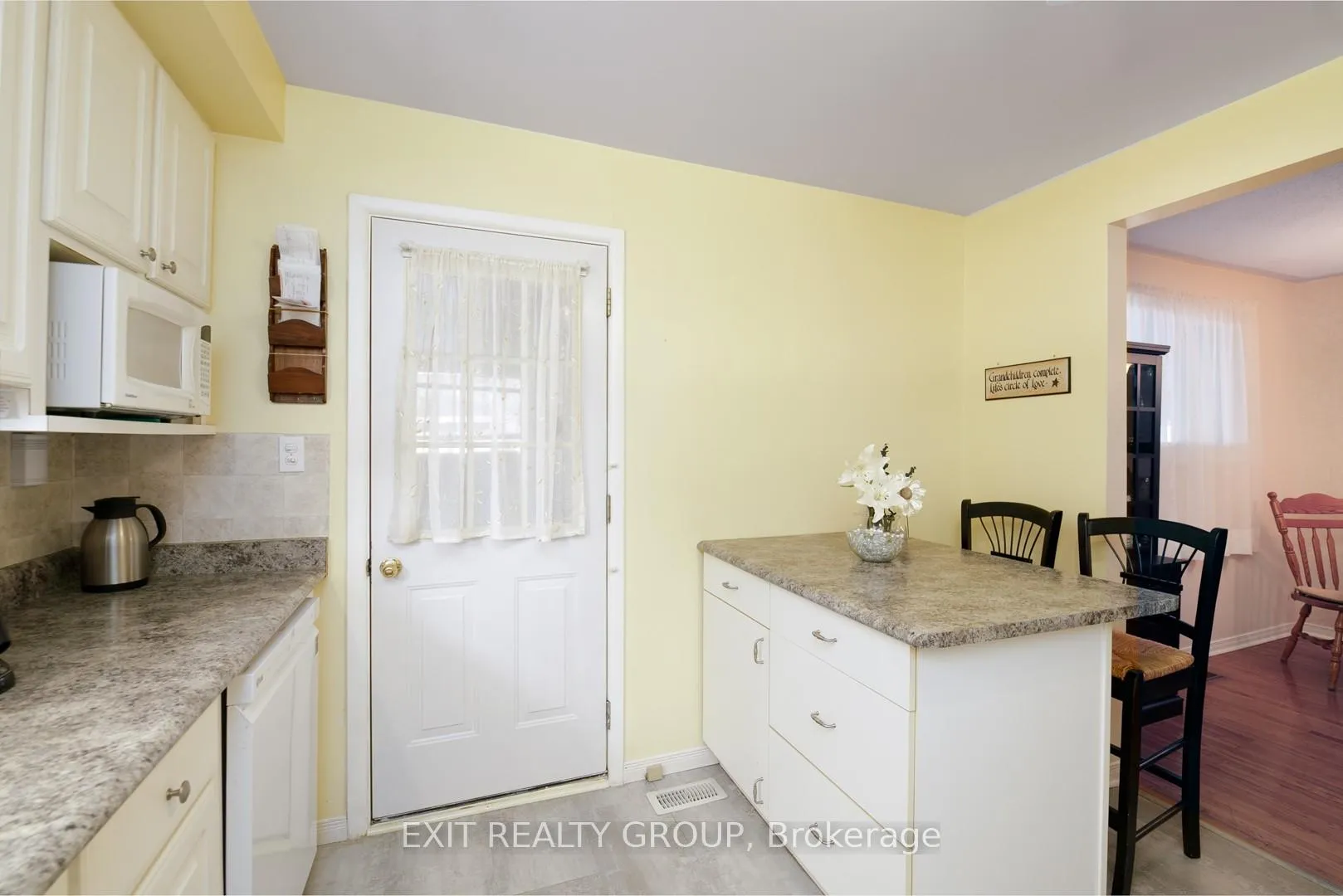 Photo 11 of 31 Lexington Crescent, Belleville, Belleville Ward — HOMEH