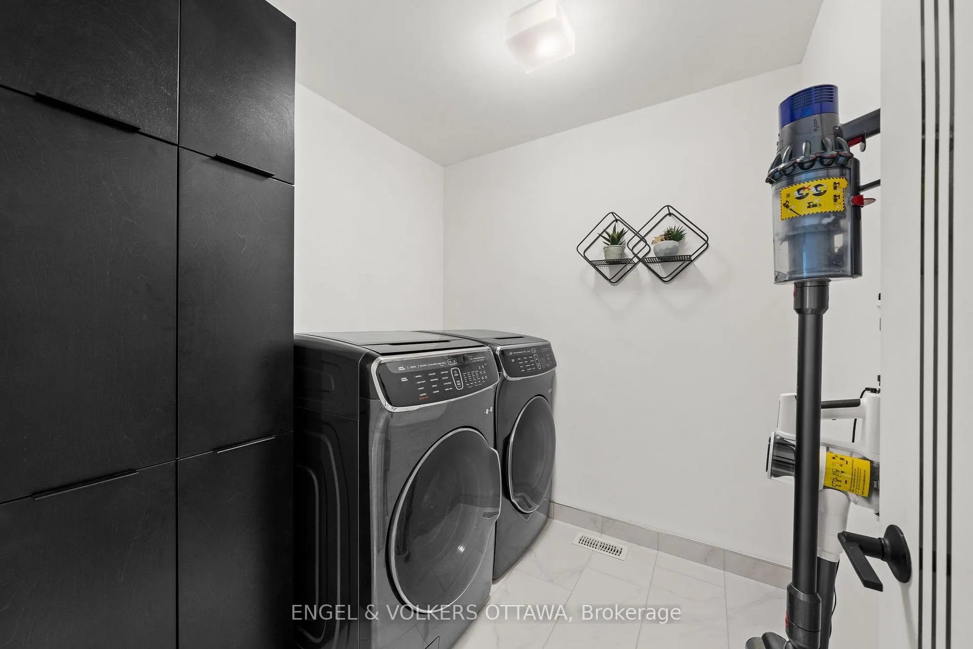 Photo 28 of 250 Shuttleworth Drive, Ottawa, Leitrim — HOMEH